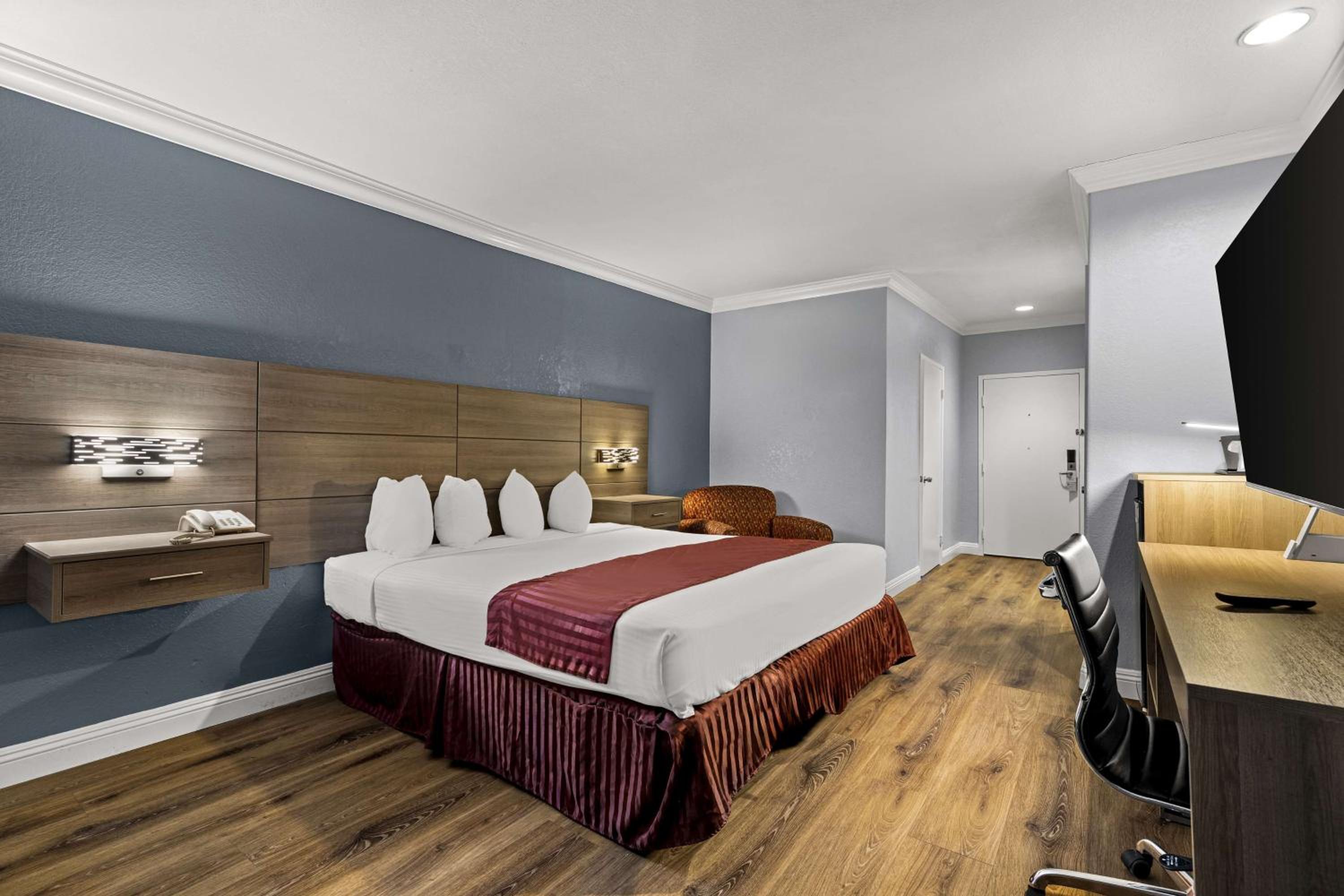King Room - Disability Access - Photo 5