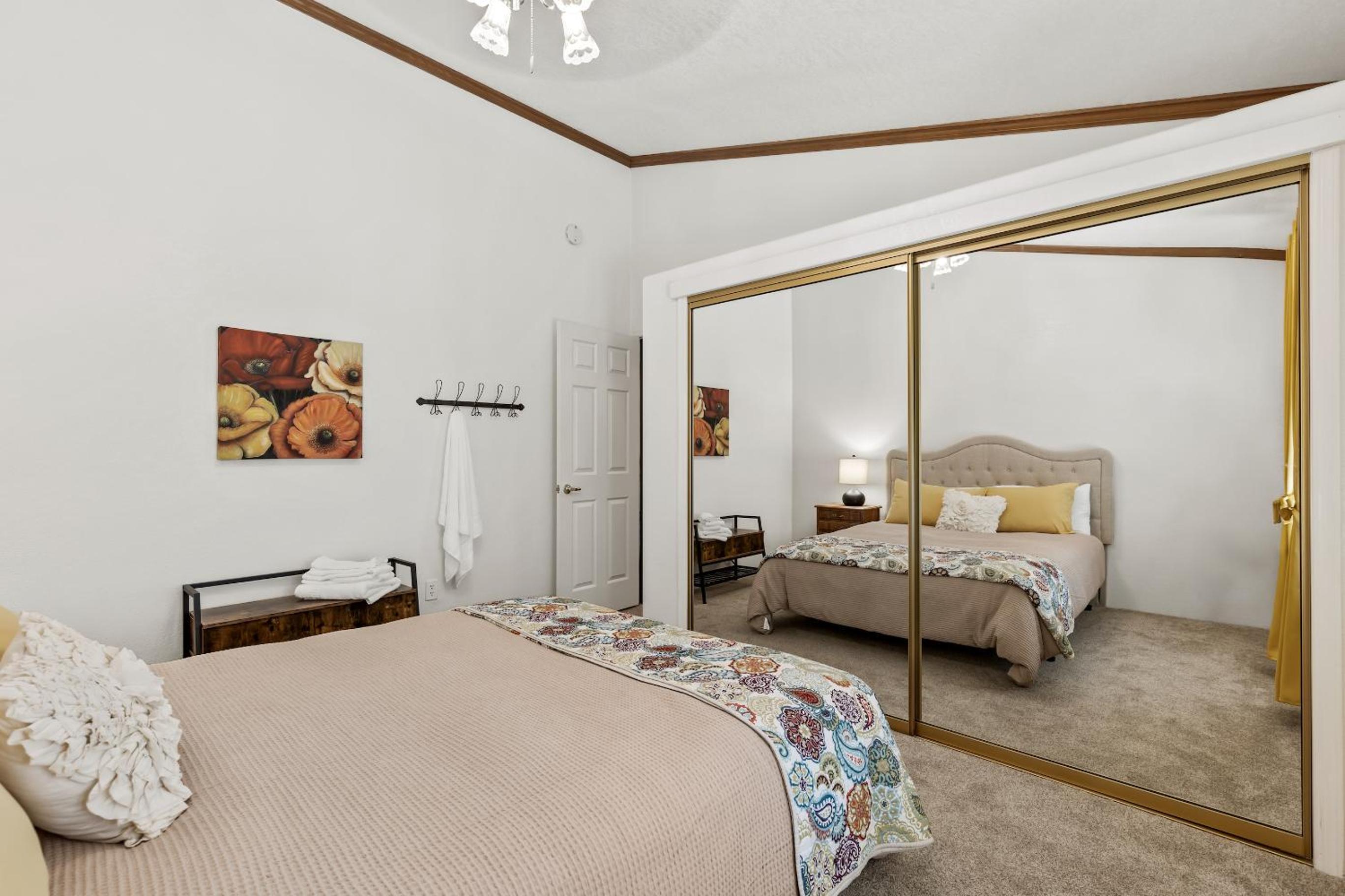 Queen Room photo 3