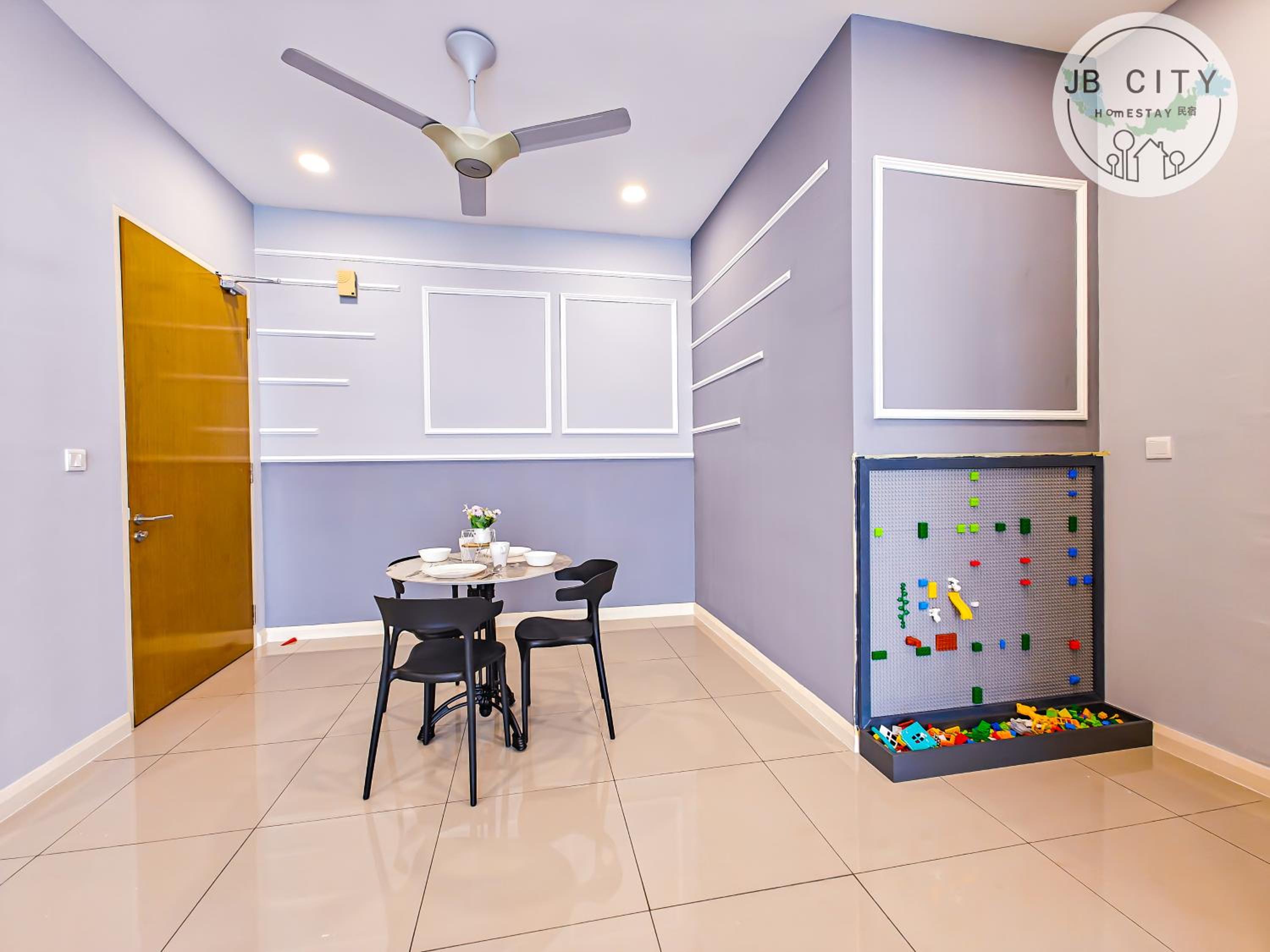 Three-Bedroom Apartment with Balcony