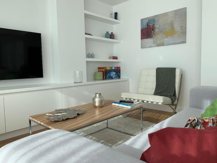 Apartamento de tres habitaciones con vista al mar