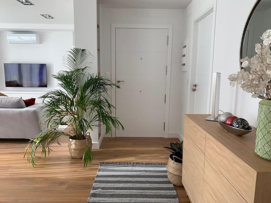 Three-Bedroom Apartment With Sea View photo 3