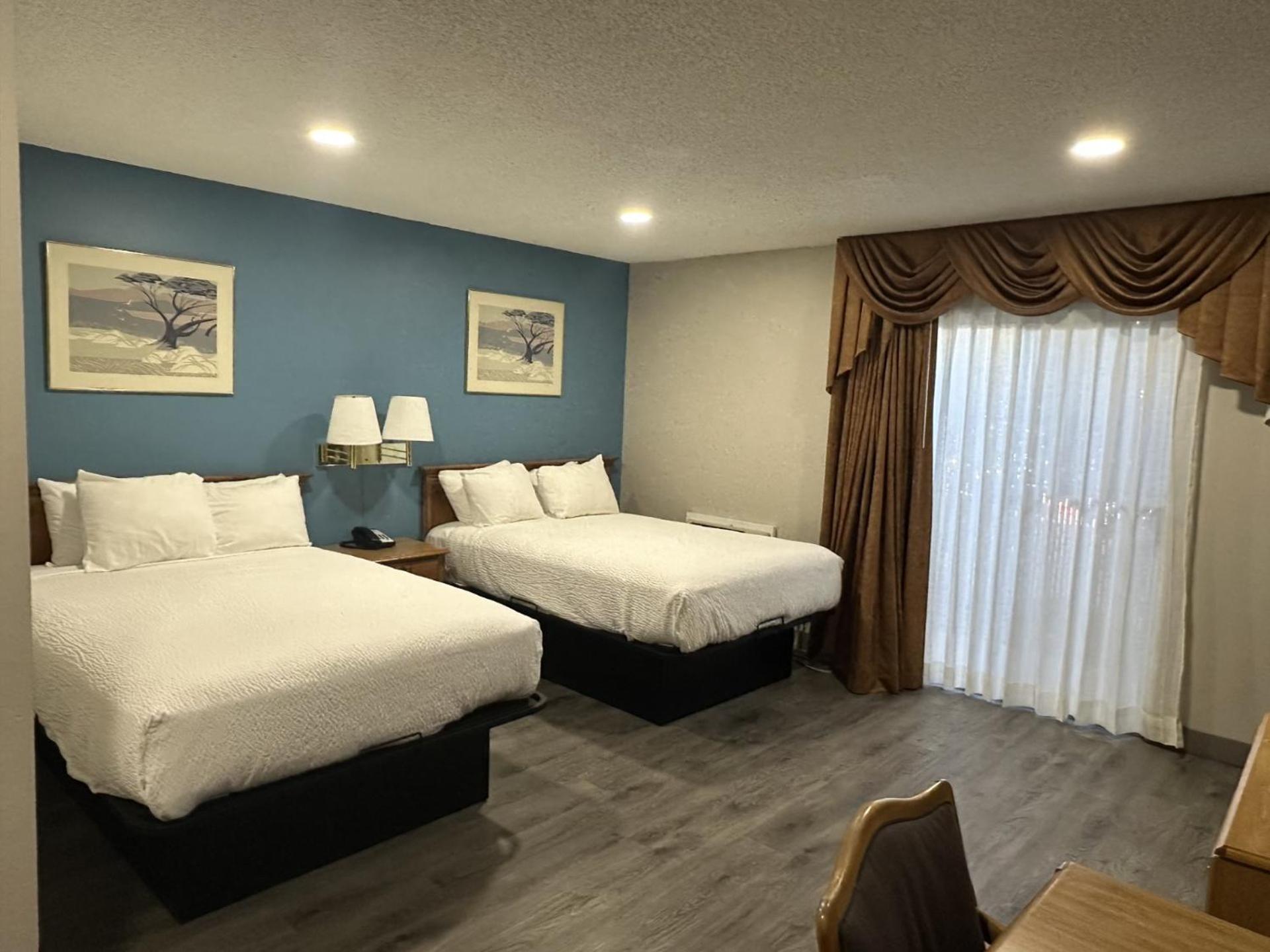 Double Room with Two Double Beds - Non-Smoking - Photo 5