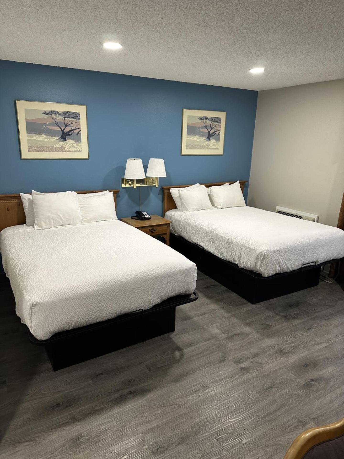 Double Room with Two Double Beds - Non-Smoking - Photo 2