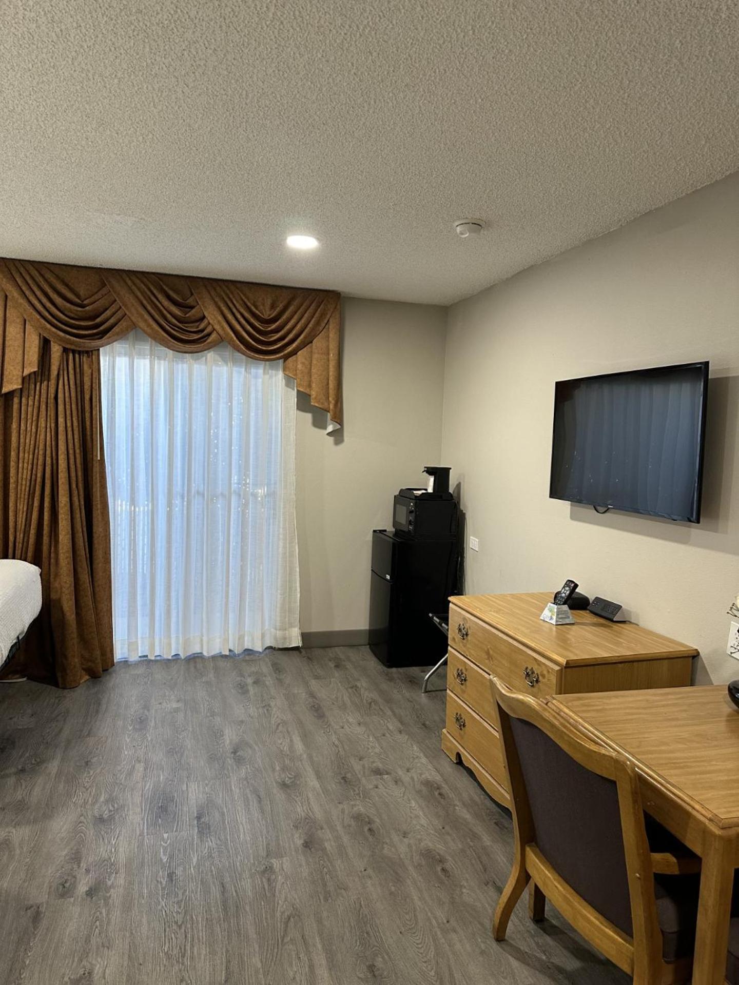 Double Room with Two Double Beds - Non-Smoking - Photo 3