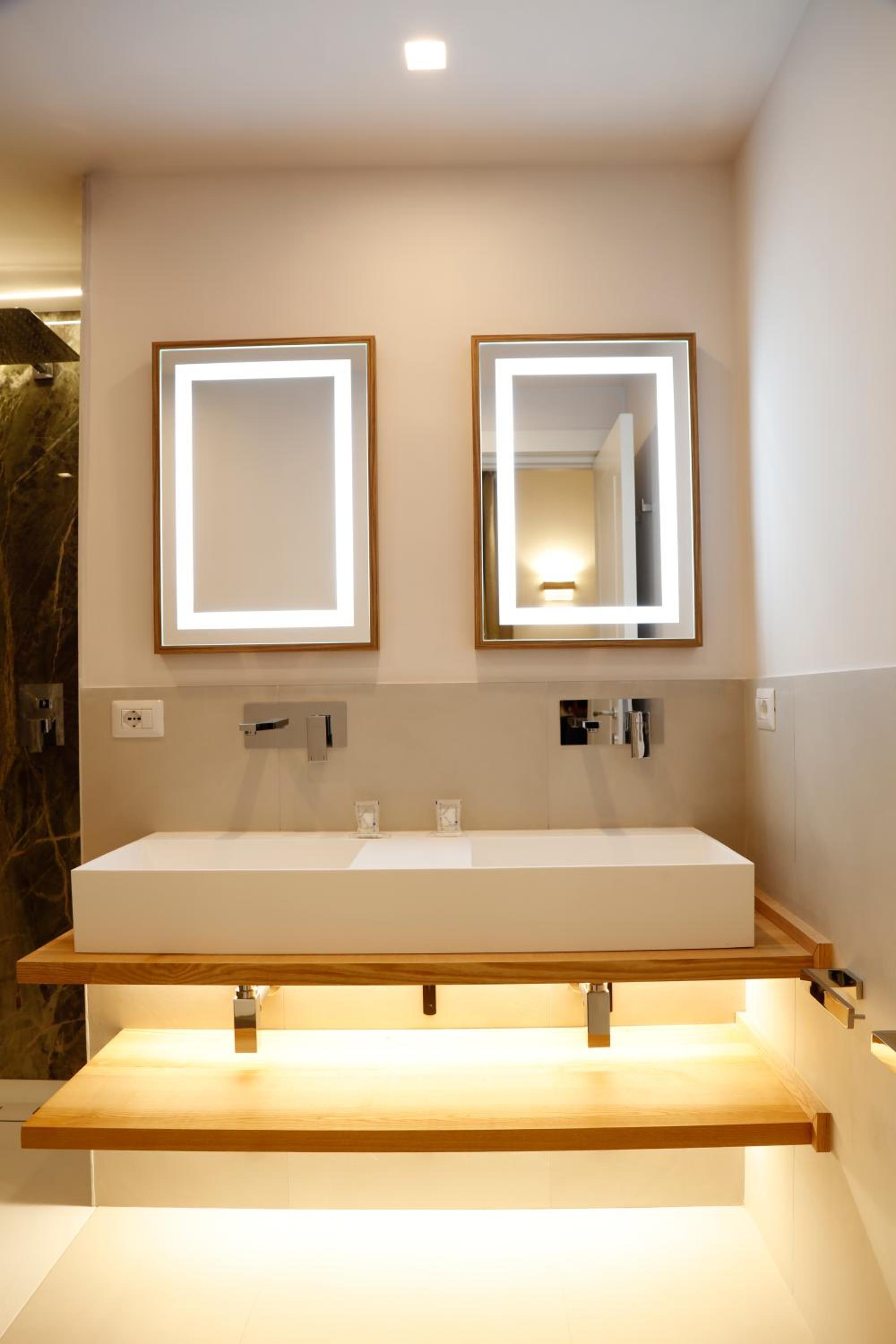 Deluxe Triple Room photo 2
