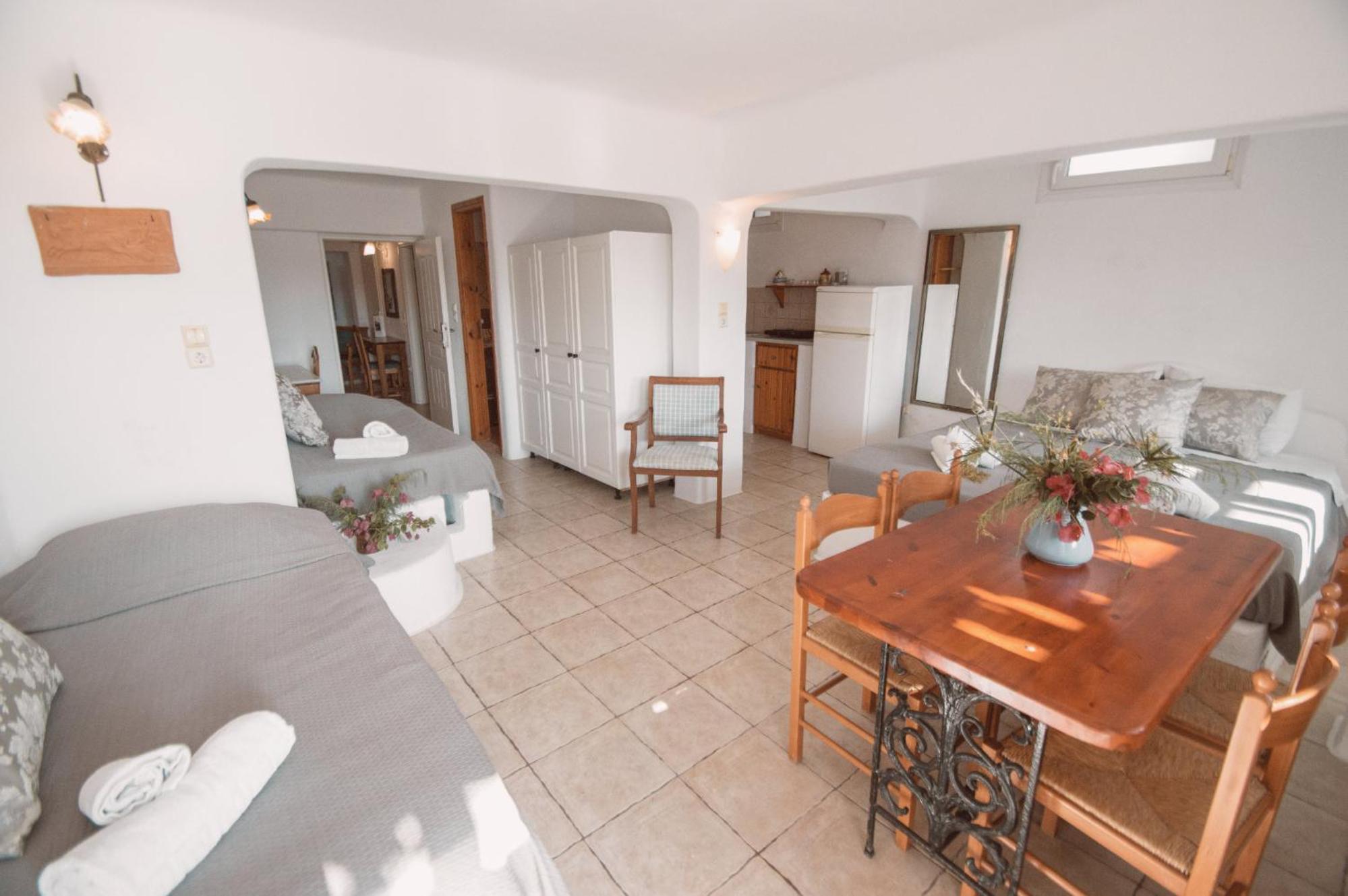 Grand Studio with Terrace and Partial Sea View photo 2