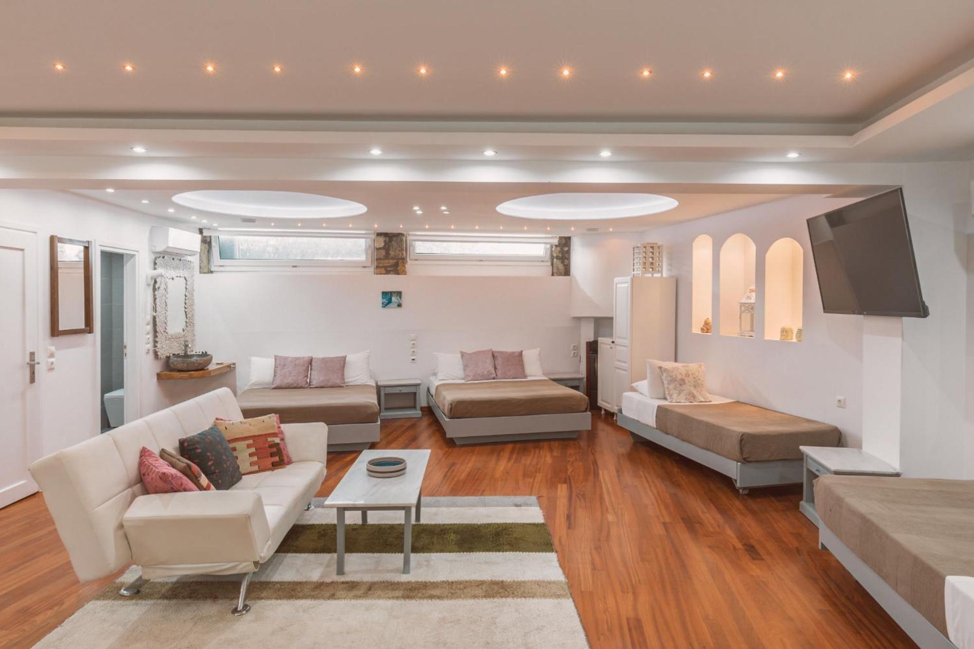 Superior Open Plan Apartment -  Basement photo 2