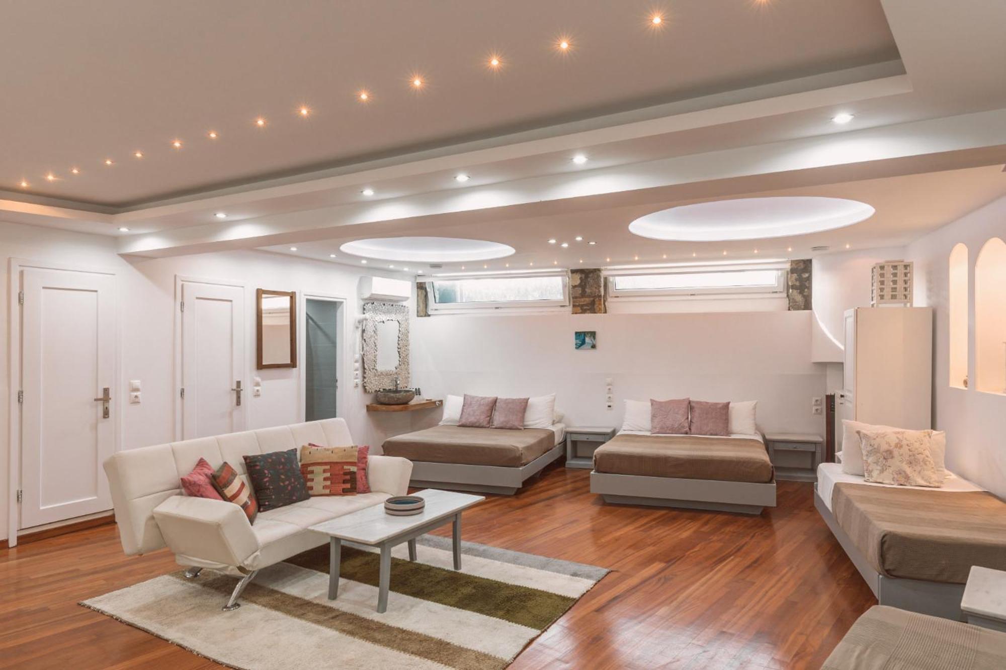 Superior Open Plan Apartment -  Basement photo 1