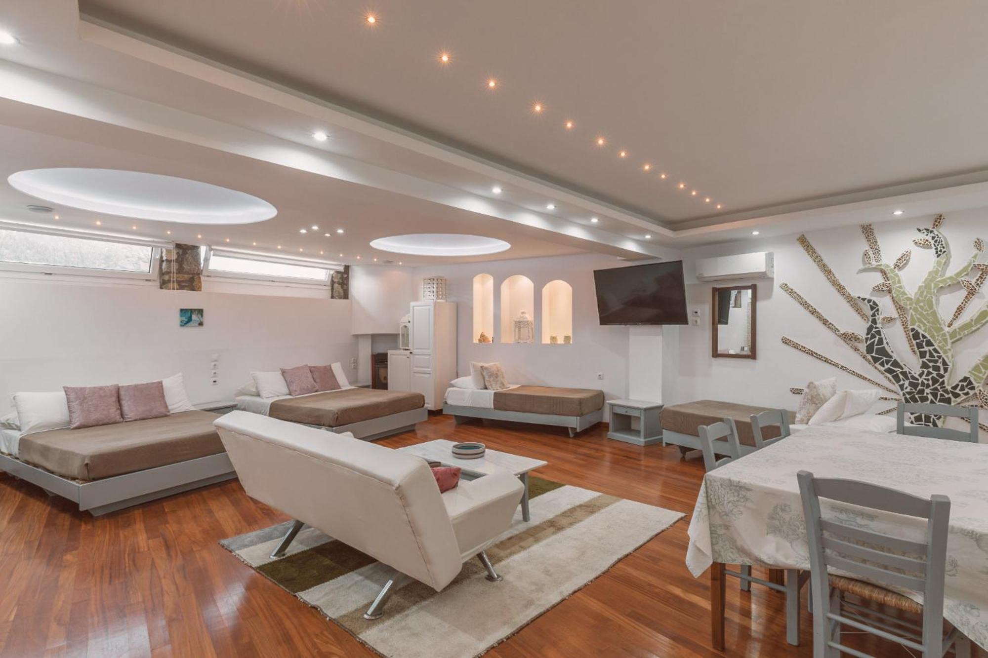 Superior Open Plan Apartment -  Basement photo 3
