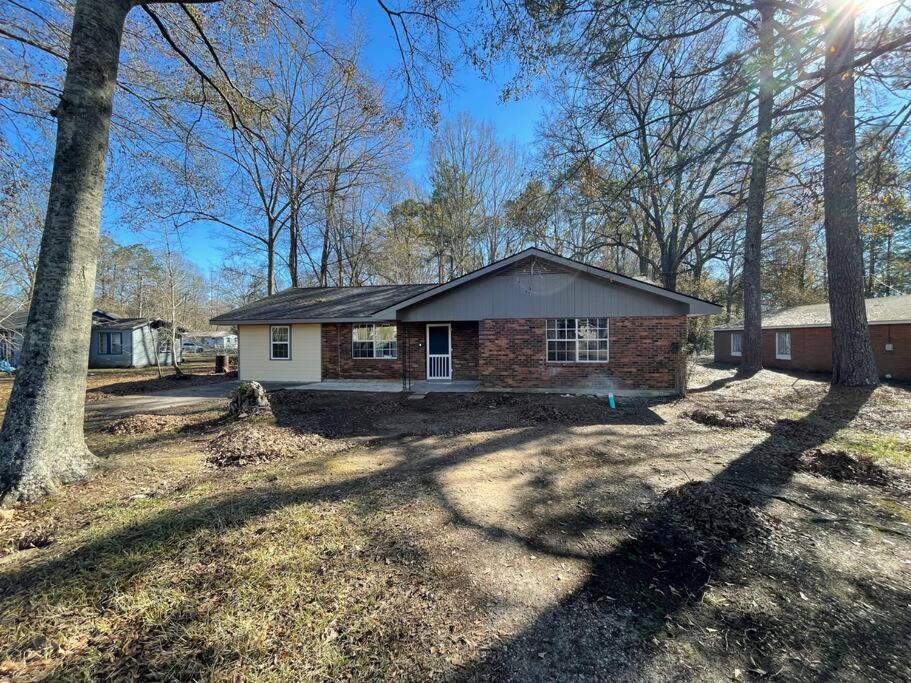 Three-Bedroom House photo 2