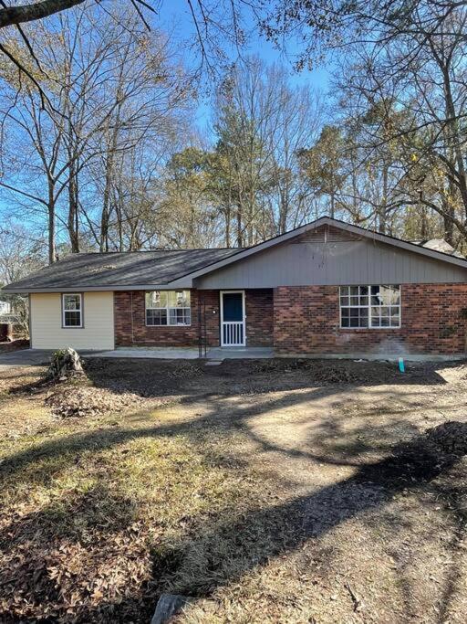 Three-Bedroom House photo 3