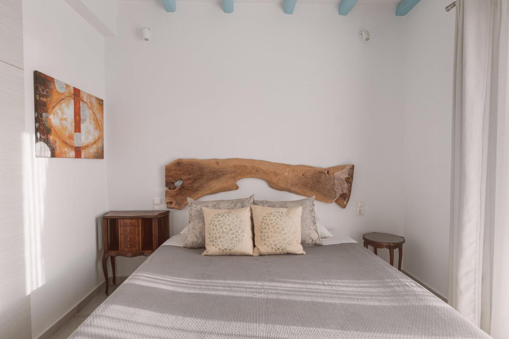 Superior Suite with Indoor Spa Bath and Panoramic Sea View photo 3