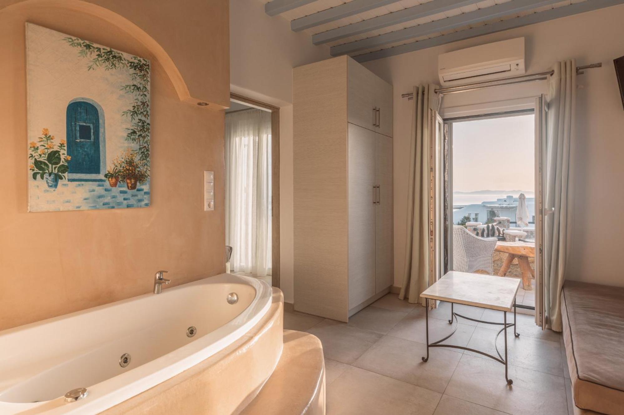 Superior Suite with Indoor Spa Bath and Panoramic Sea View photo 1