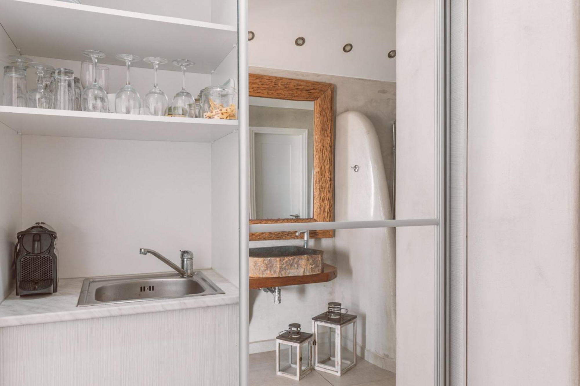 Superior Suite with Outdoor Hot Tub and Panoramic Sea View photo 2