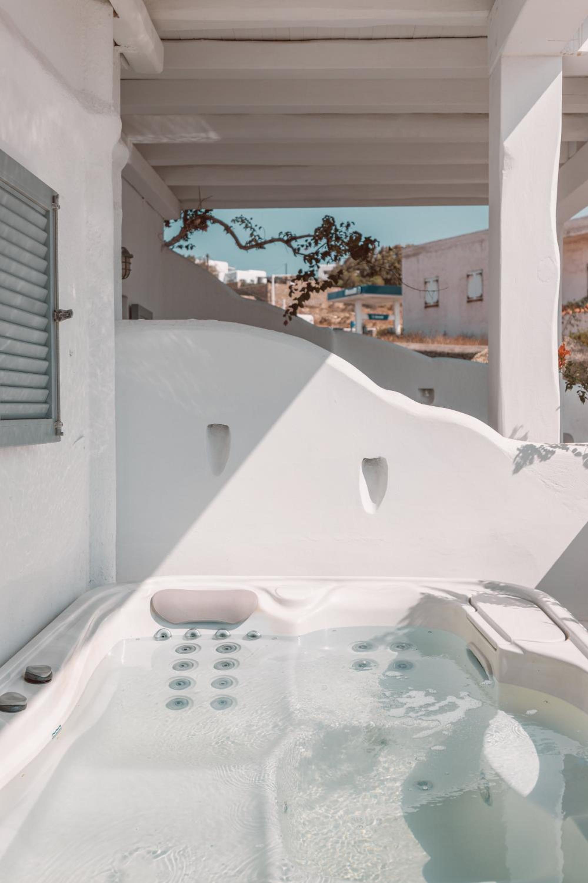 Superior Suite with Outdoor Hot Tub and Panoramic Sea View, photo 6