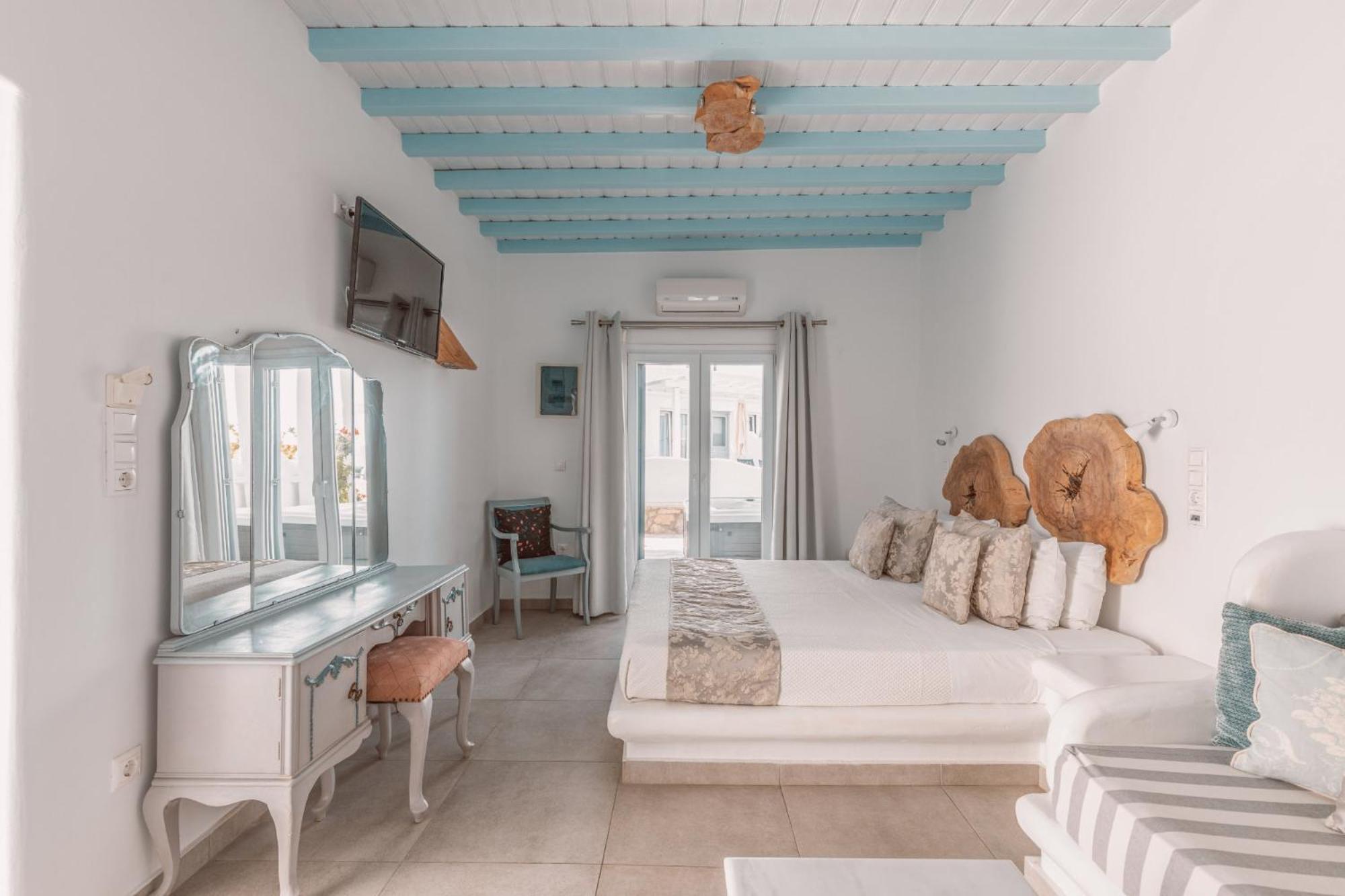 Superior Suite with Outdoor Hot Tub and Partial Sea View photo 1