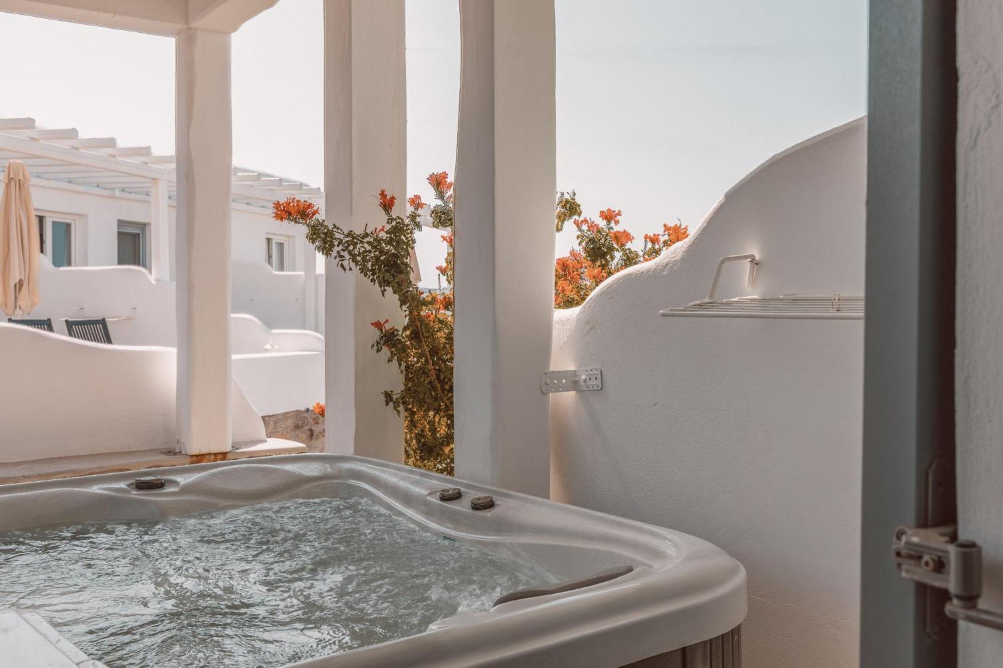 Superior Suite with Outdoor Hot Tub and Partial Sea View, photo 6