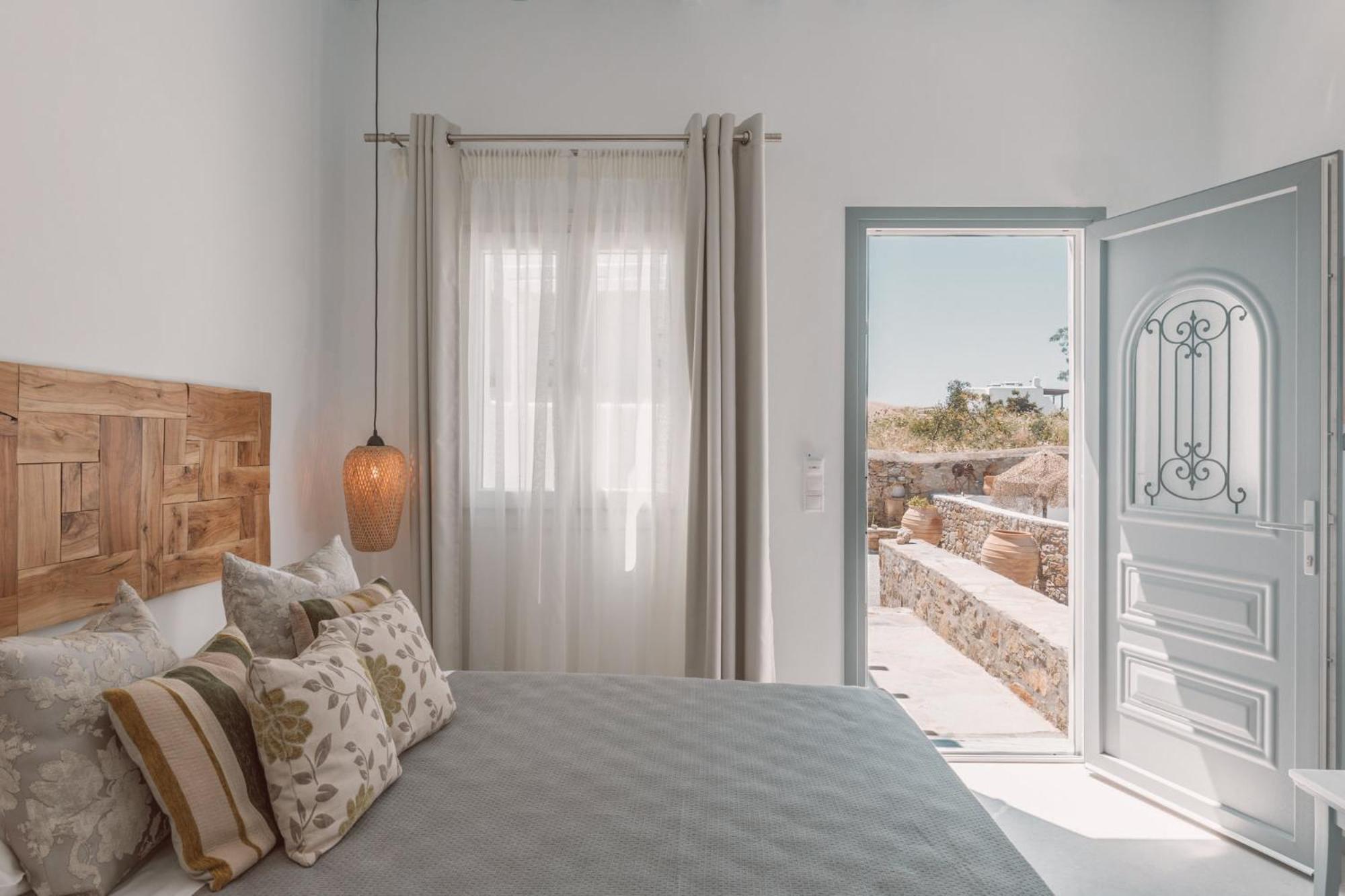 Petite Room with Terrace and Garden View