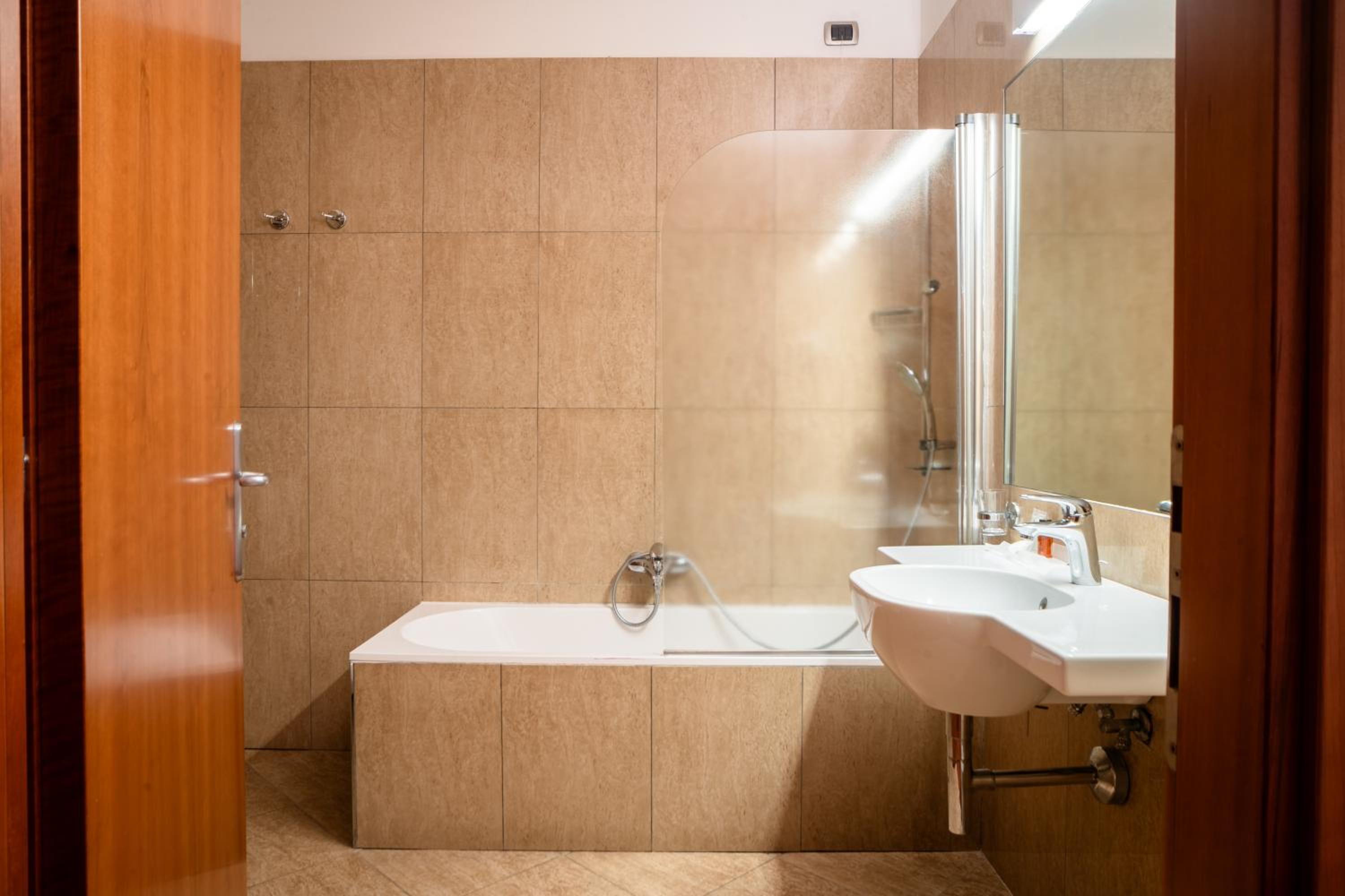 Superior Triple Room photo 3