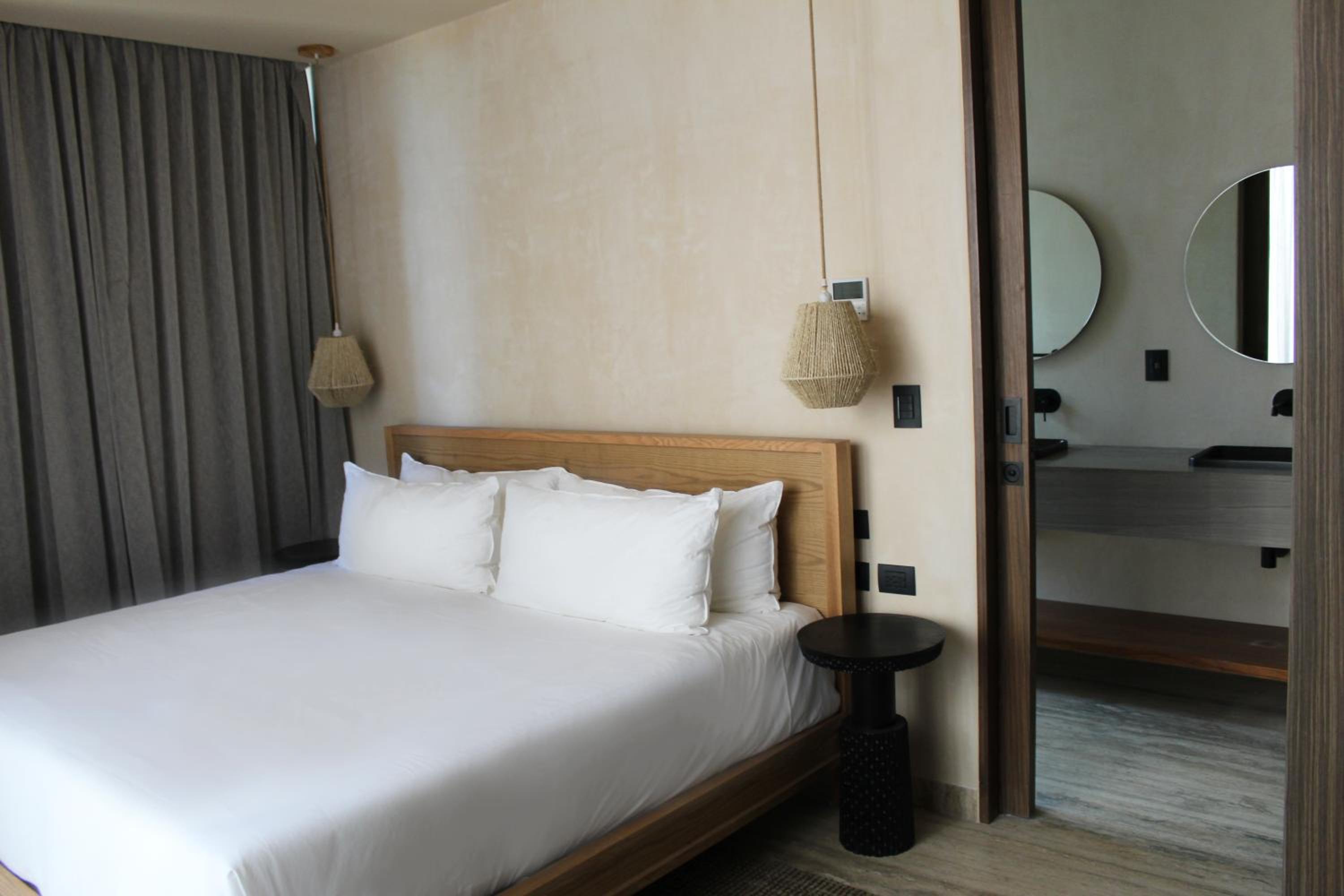 One-Bedroom Apartment - Photo 3