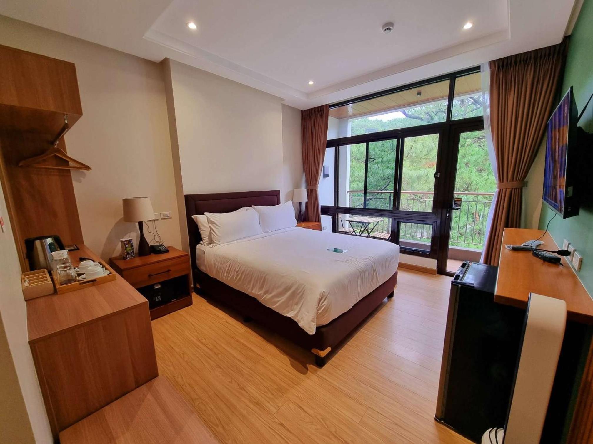 Deluxe Queen Room - Photo 1