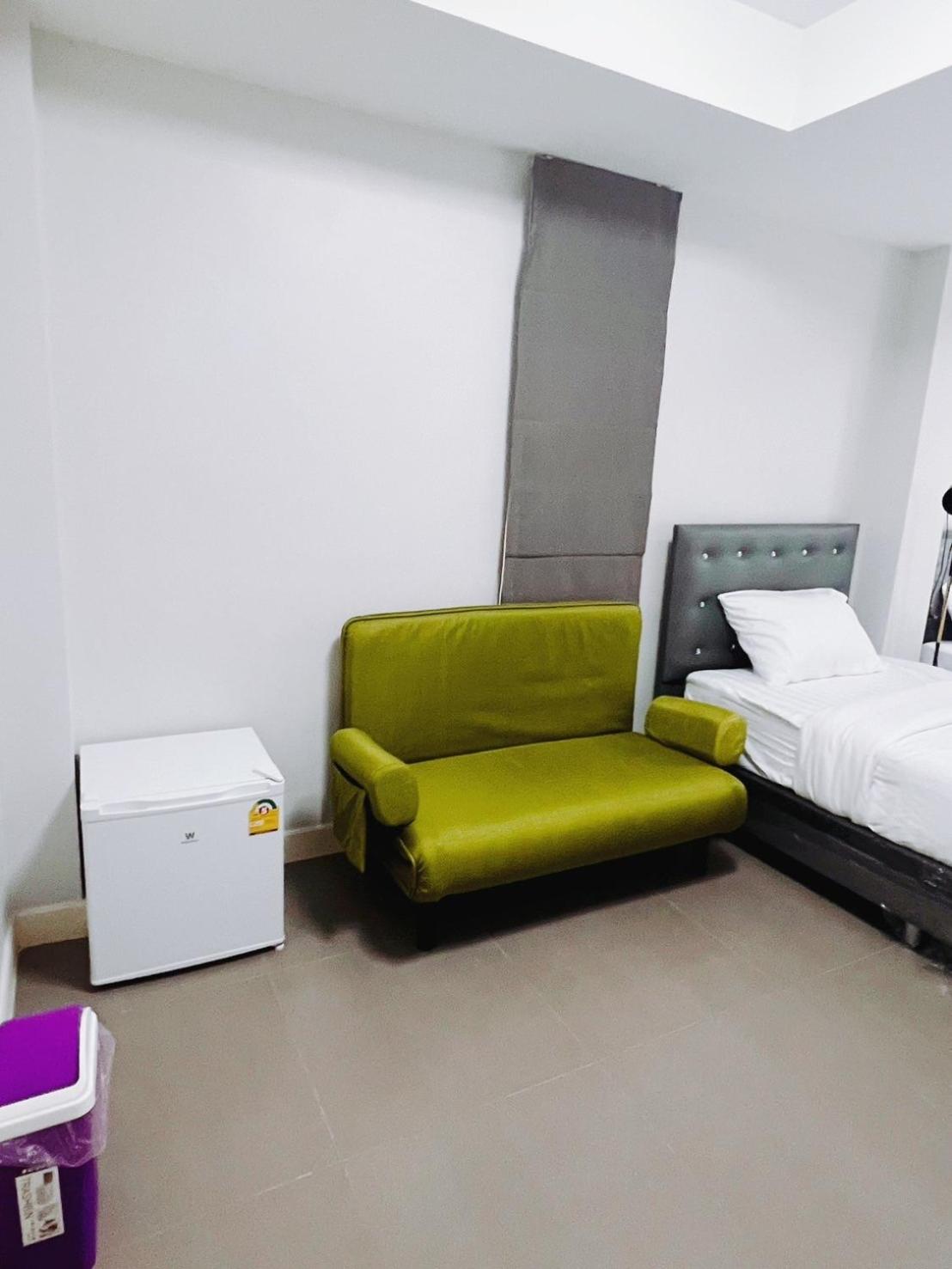 Studio with Sofa Bed photo 3