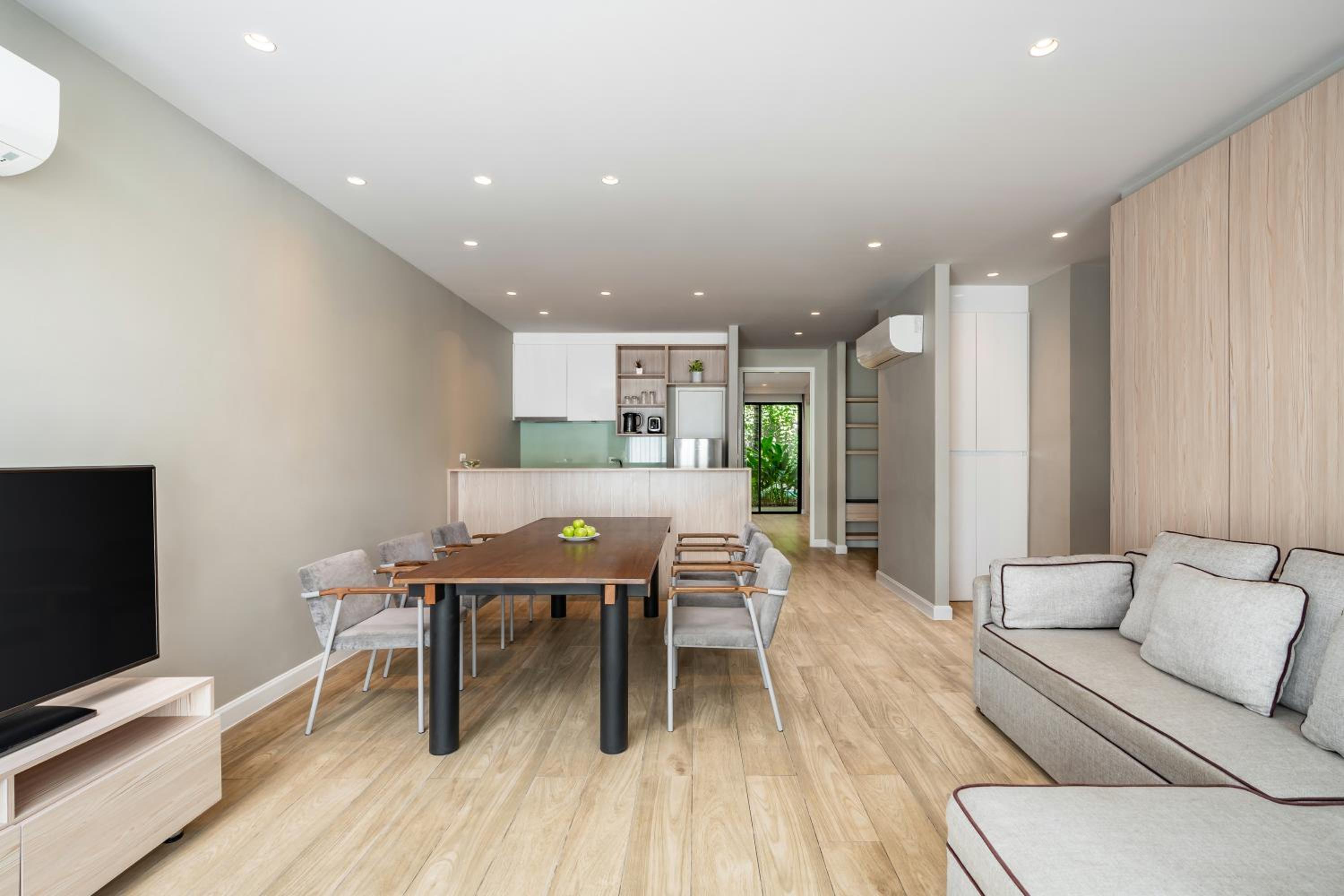Three-Bedroom Suite - Photo 4