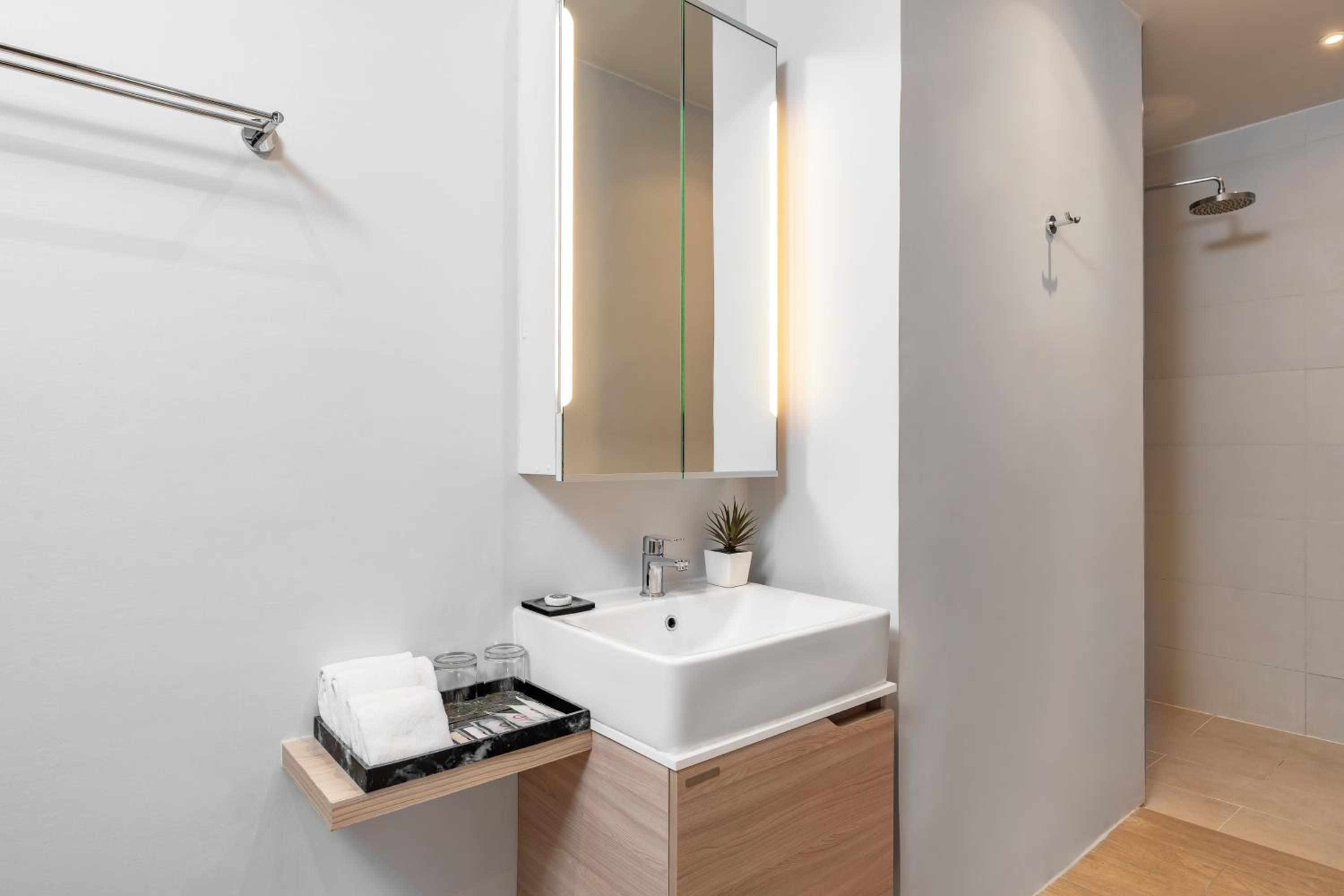 Three-Bedroom Suite - Photo 7