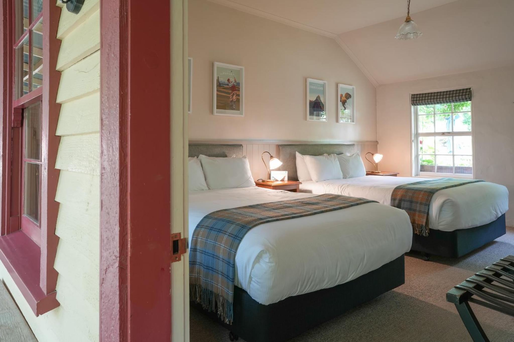 Queen Room with Two Queen Beds photo 3