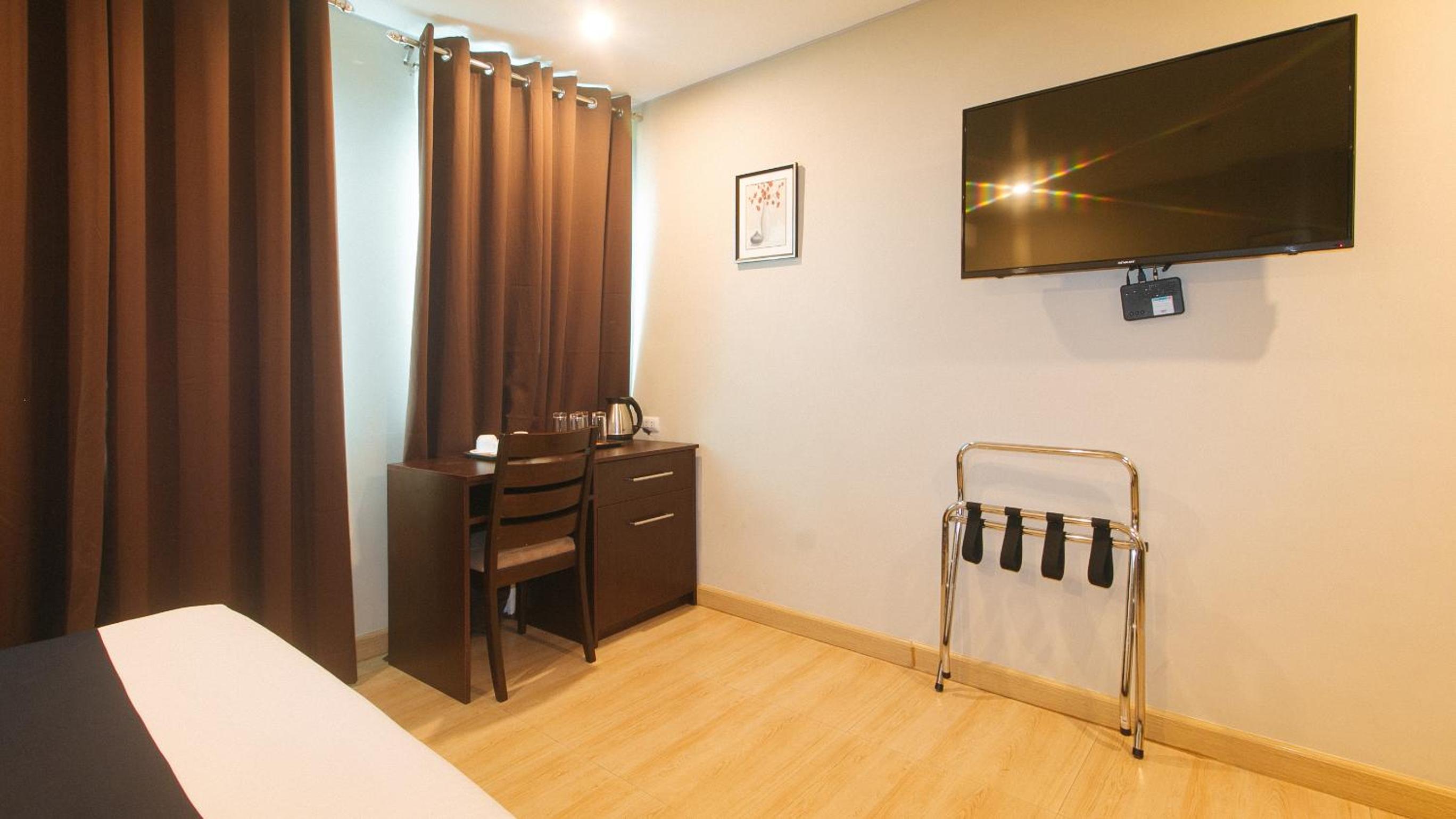 Family Room - Photo 7