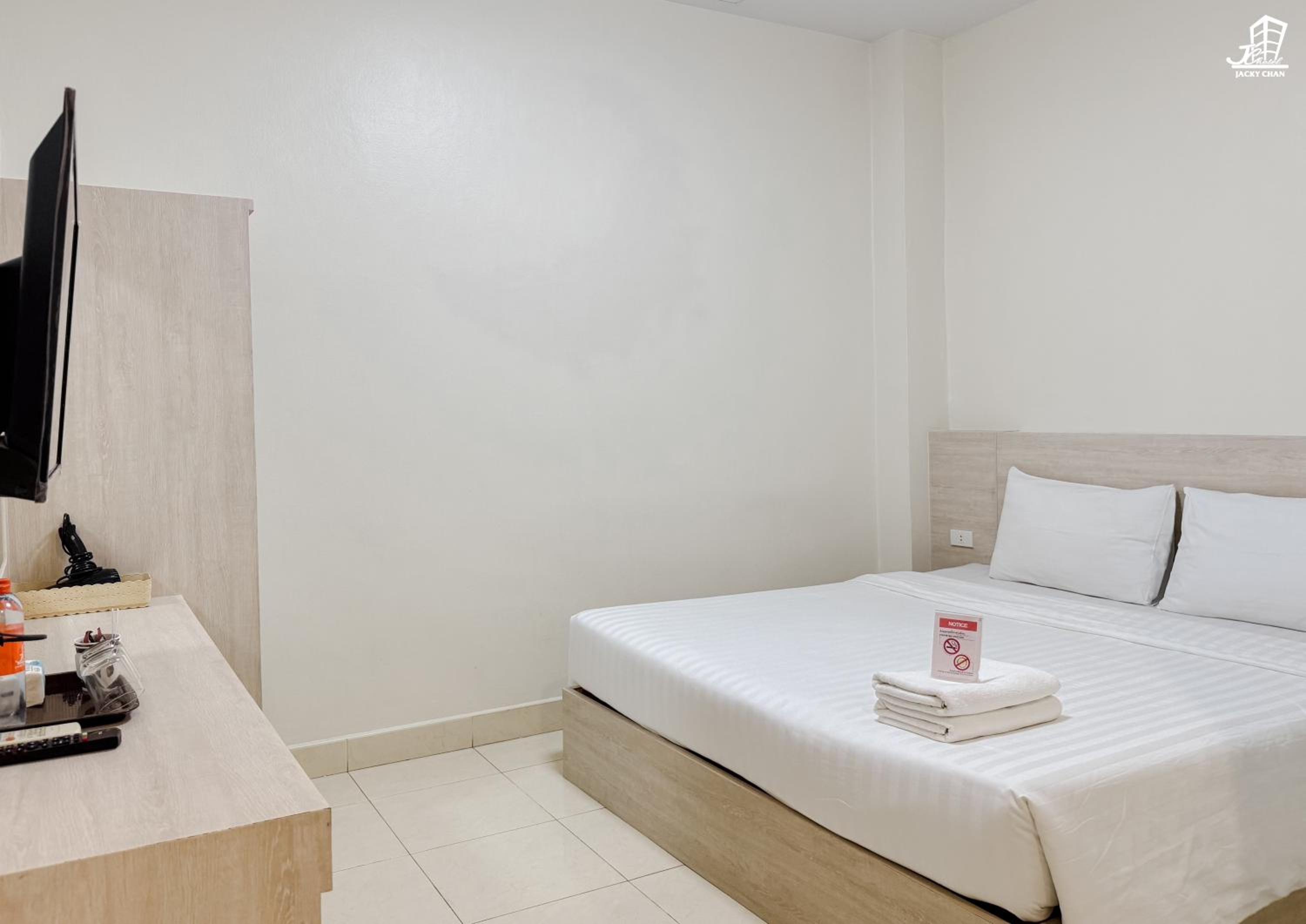 Deluxe King Room - Photo 3