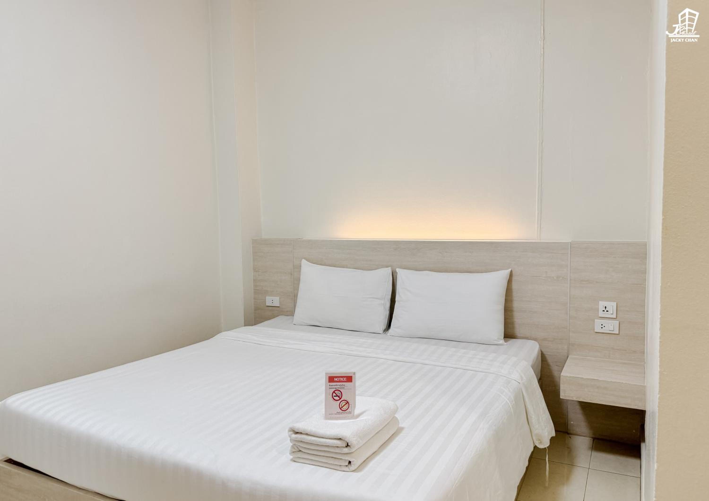 Deluxe King Room - Photo 1