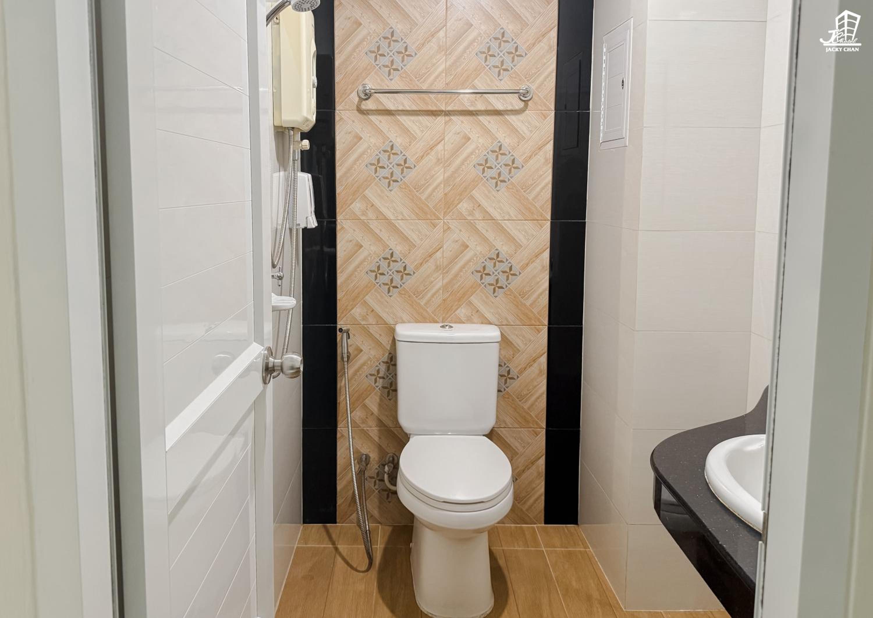Deluxe King Room - Photo 14