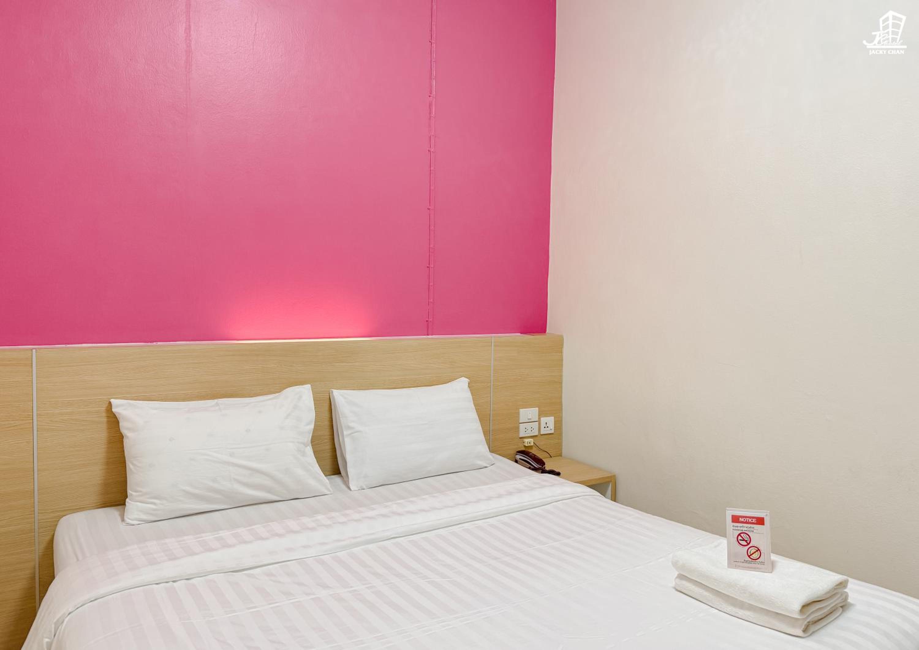 Deluxe King Room - Photo 12
