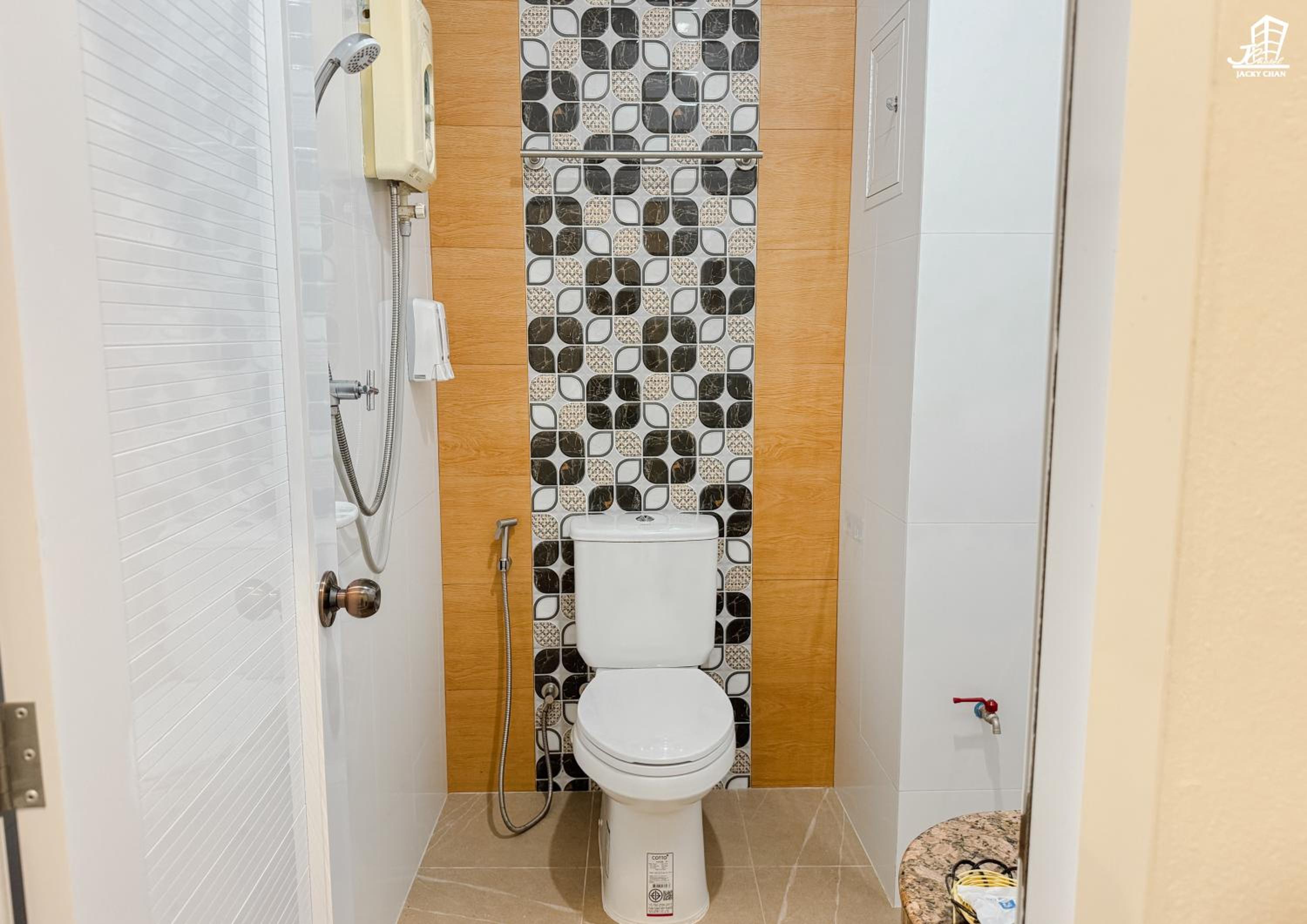Deluxe King Room - Photo 6
