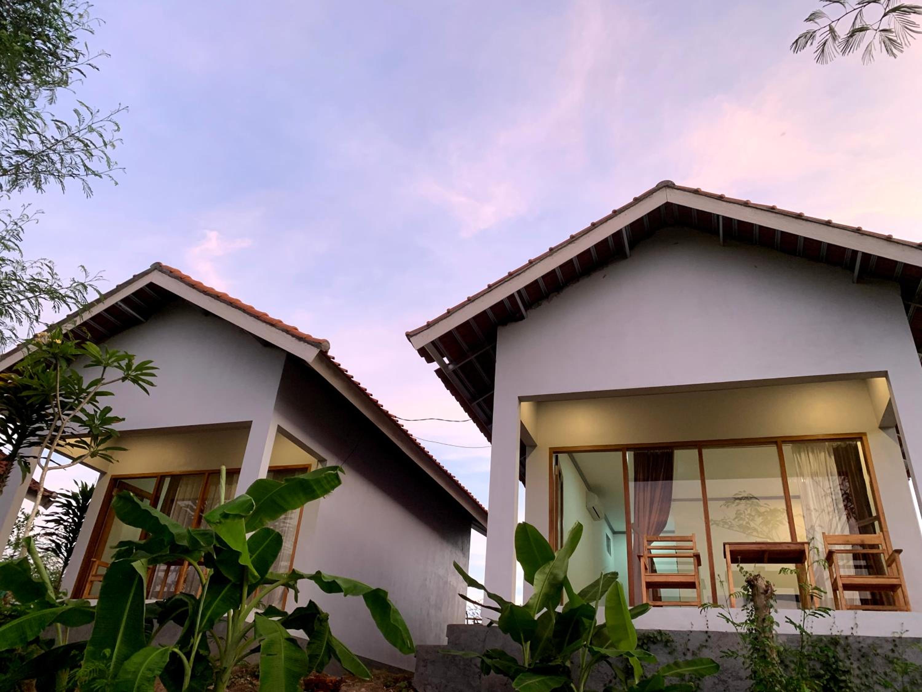 Bungalow with Garden View - Photo 7