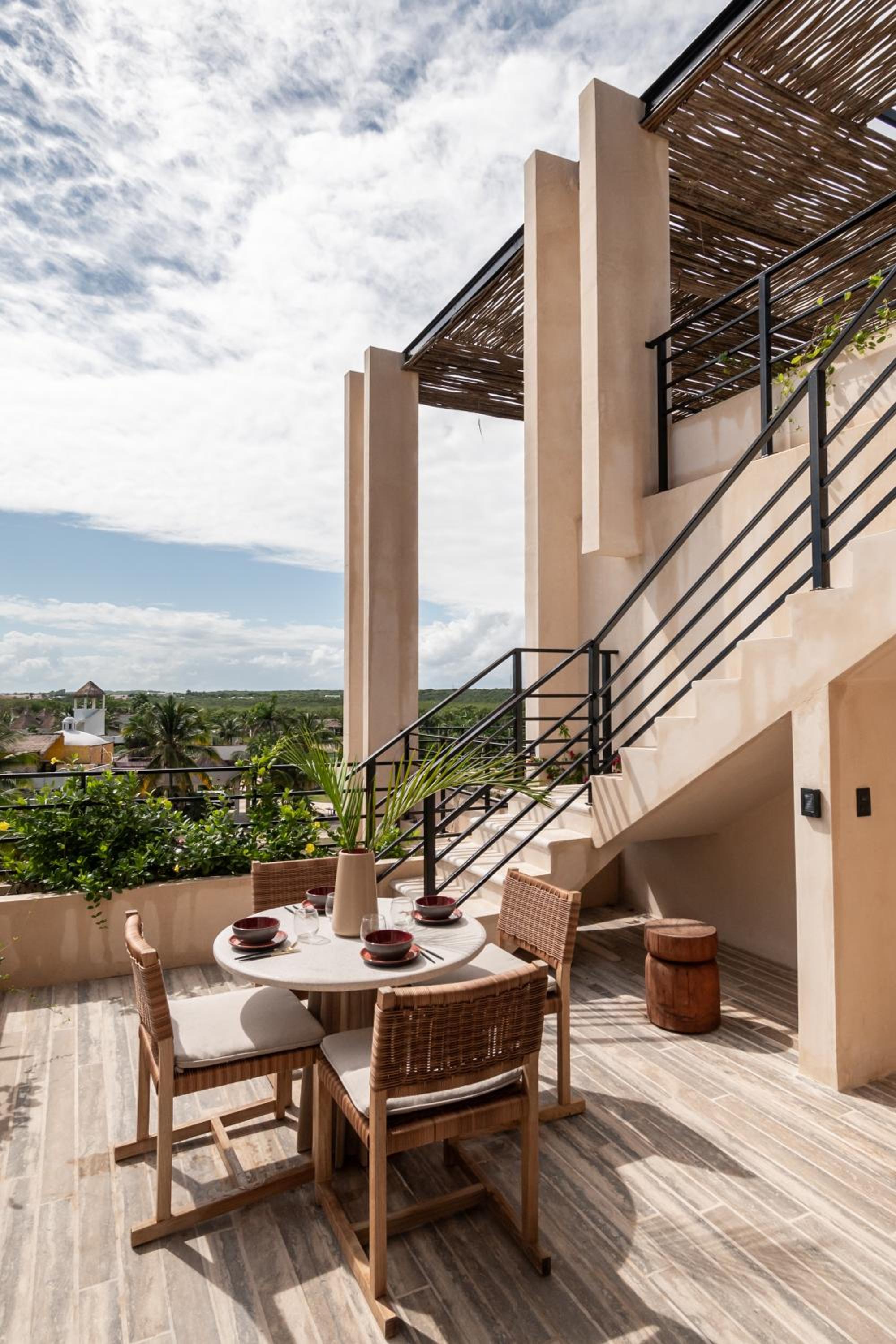 Three-Bedroom Apartment with Ocean View - Photo 5