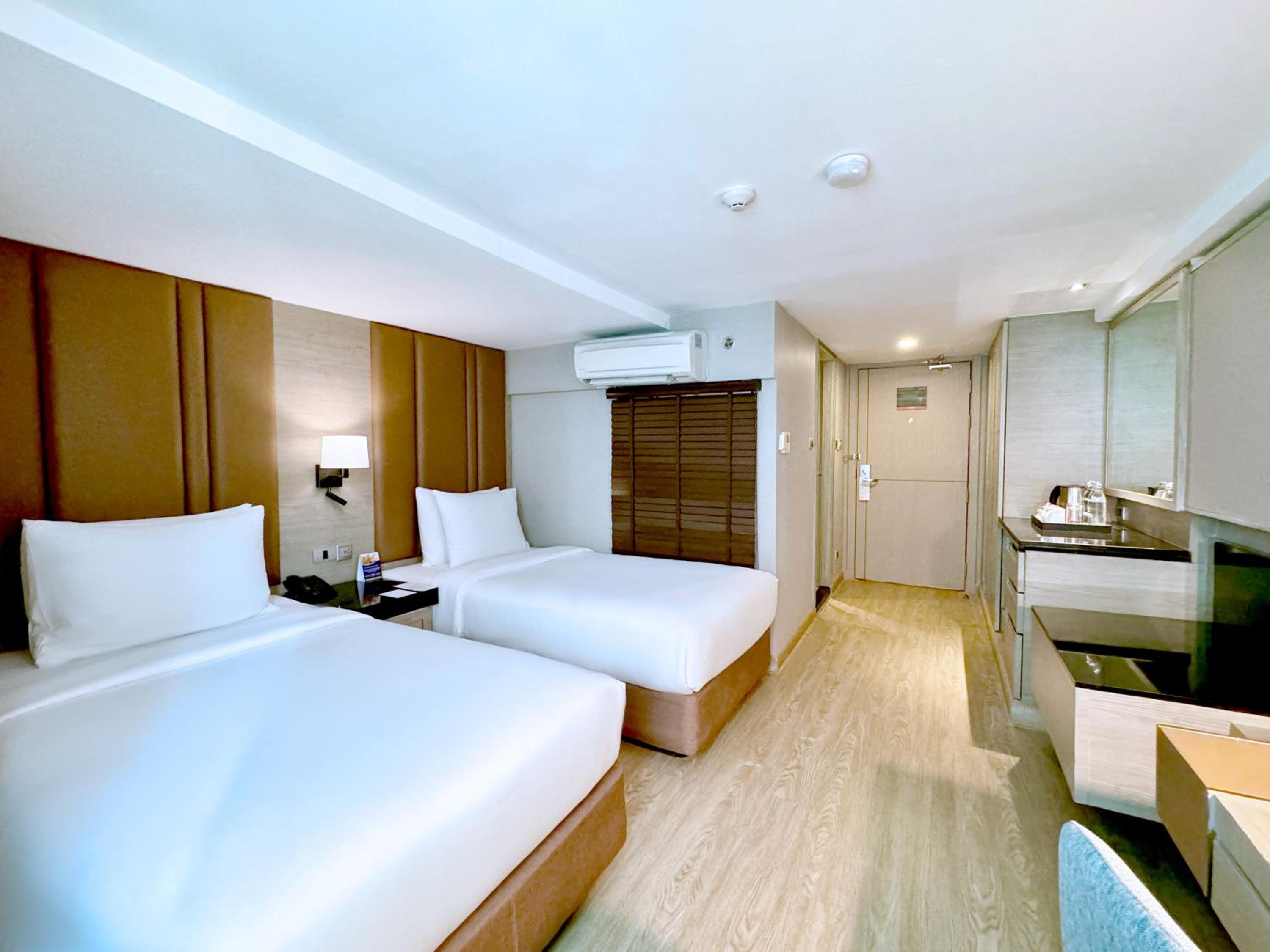 Deluxe Room with Two Single Beds, Non-Smoking photo 3