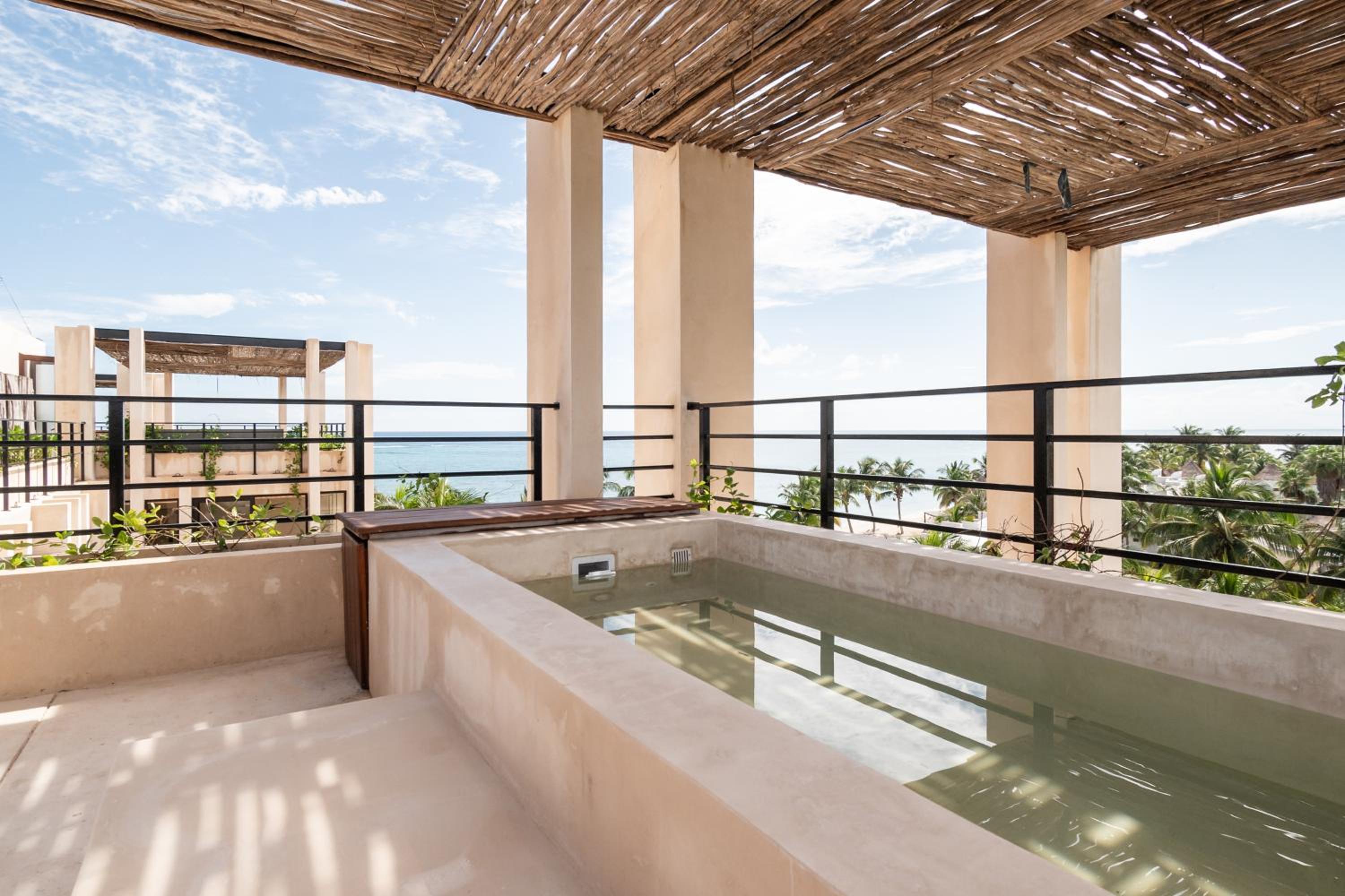 Three-Bedroom Apartment with Ocean View - Photo 3