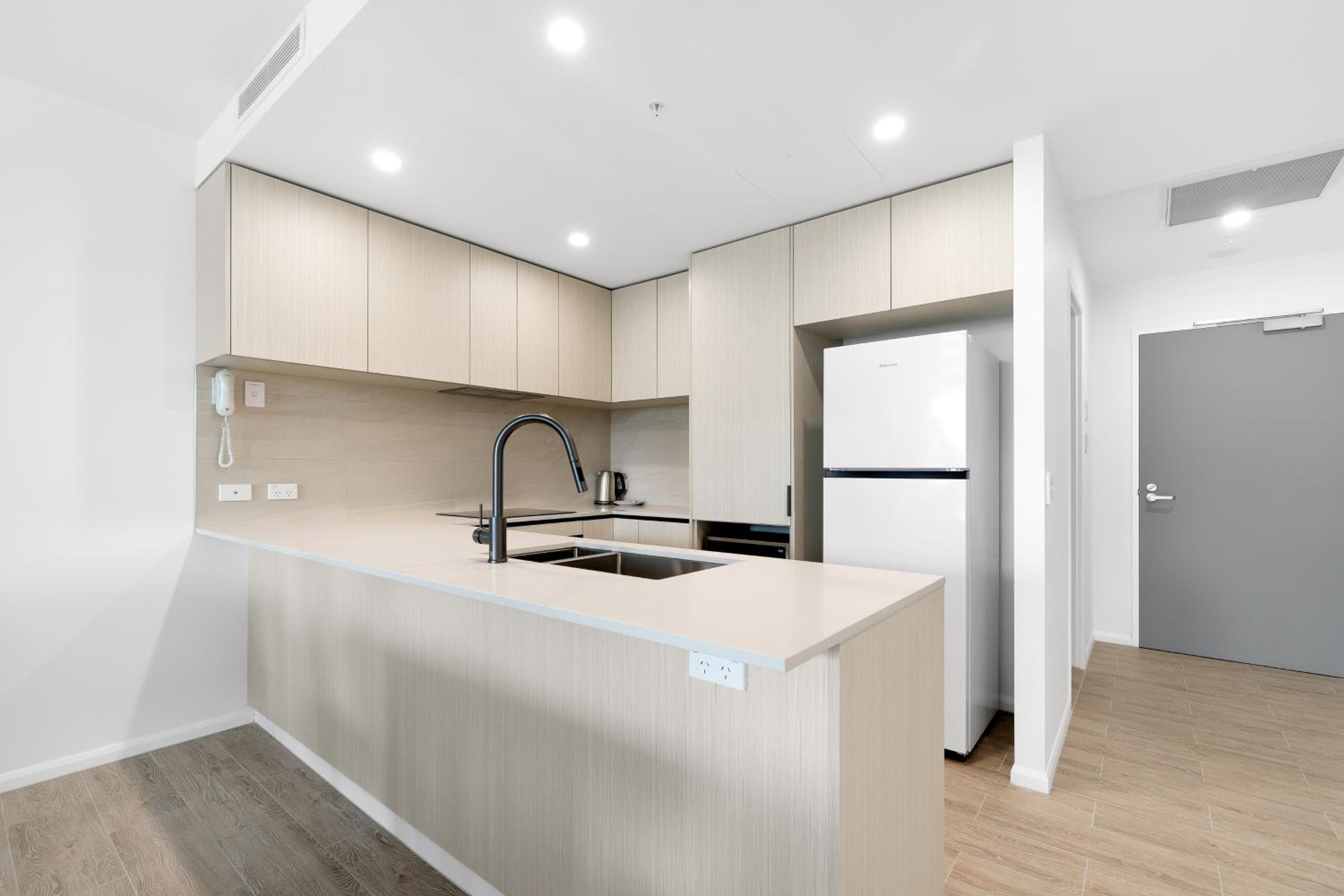 3 Bedroom Collection Apartment - Photo 13