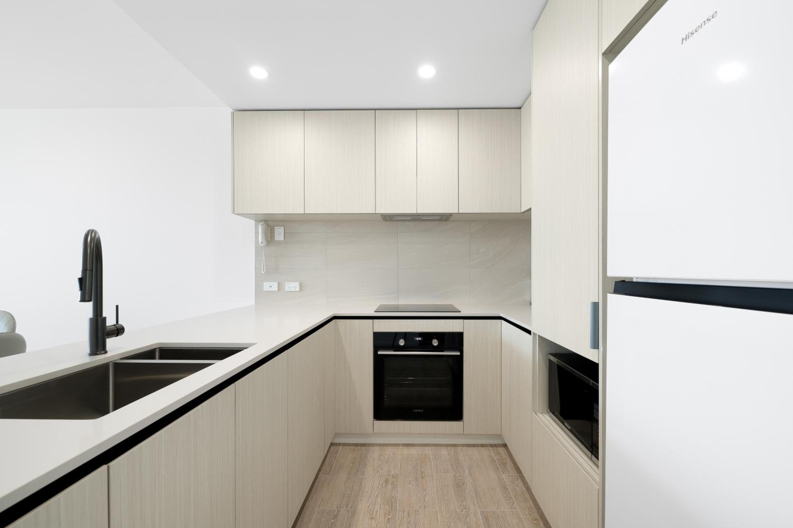 3 Bedroom Collection Apartment - Photo 8