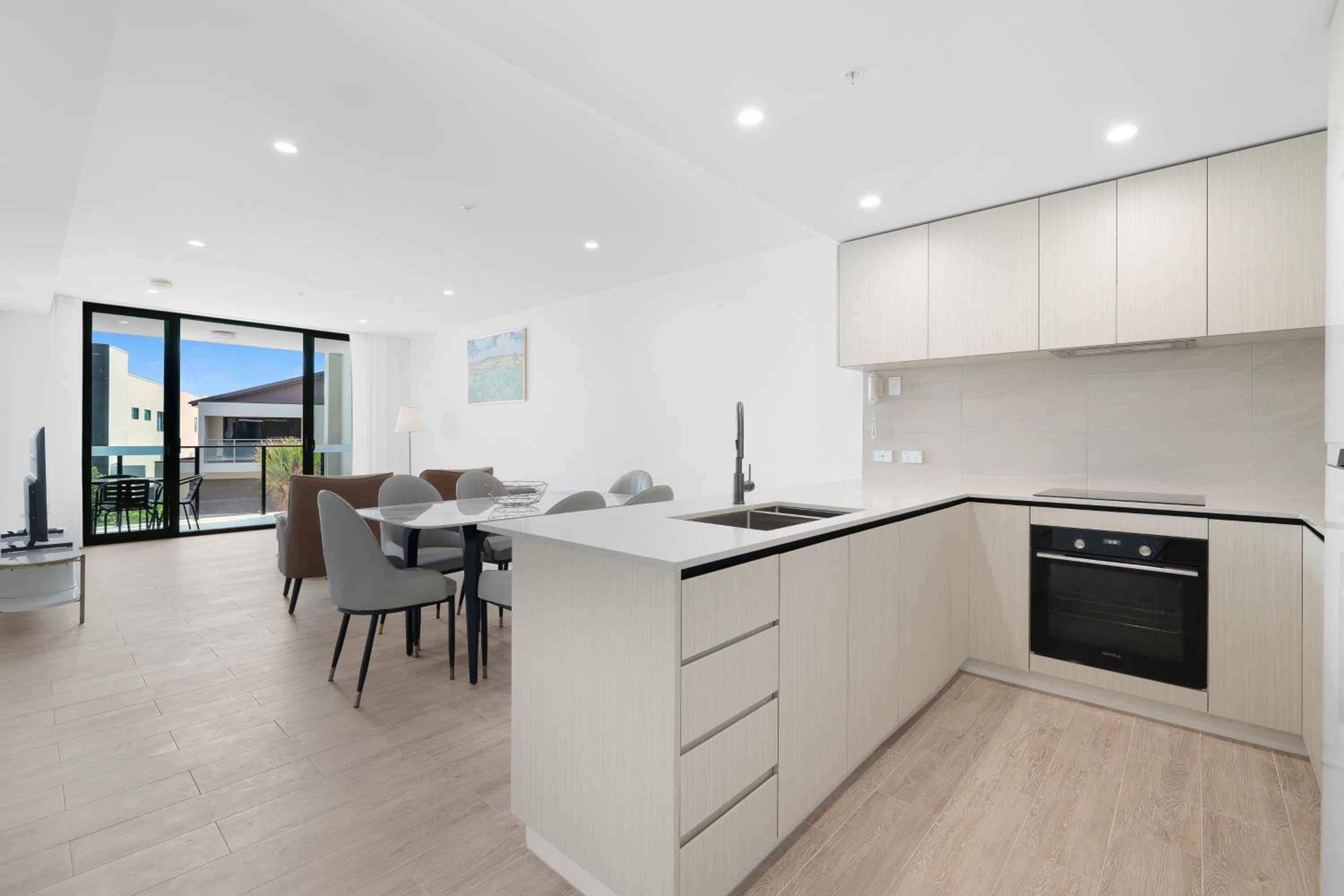 3 Bedroom Collection Apartment - Photo 9