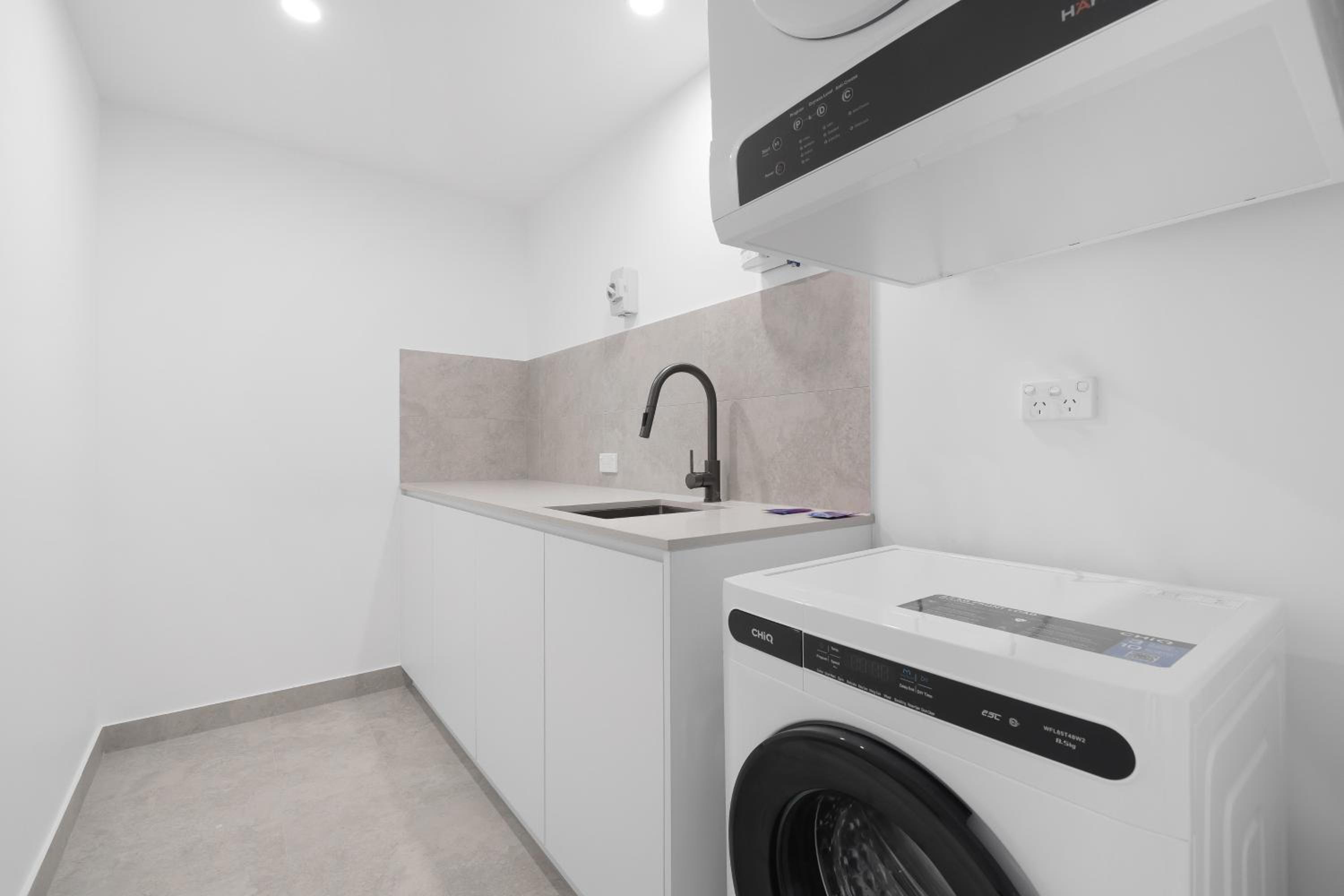 3 Bedroom Collection Apartment - Photo 10