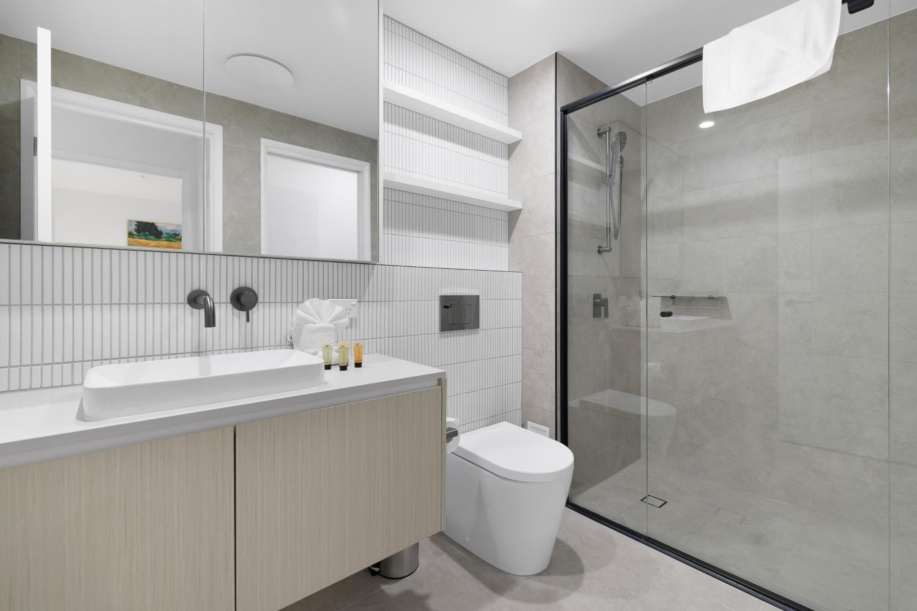 3 Bedroom Collection Apartment - Photo 14