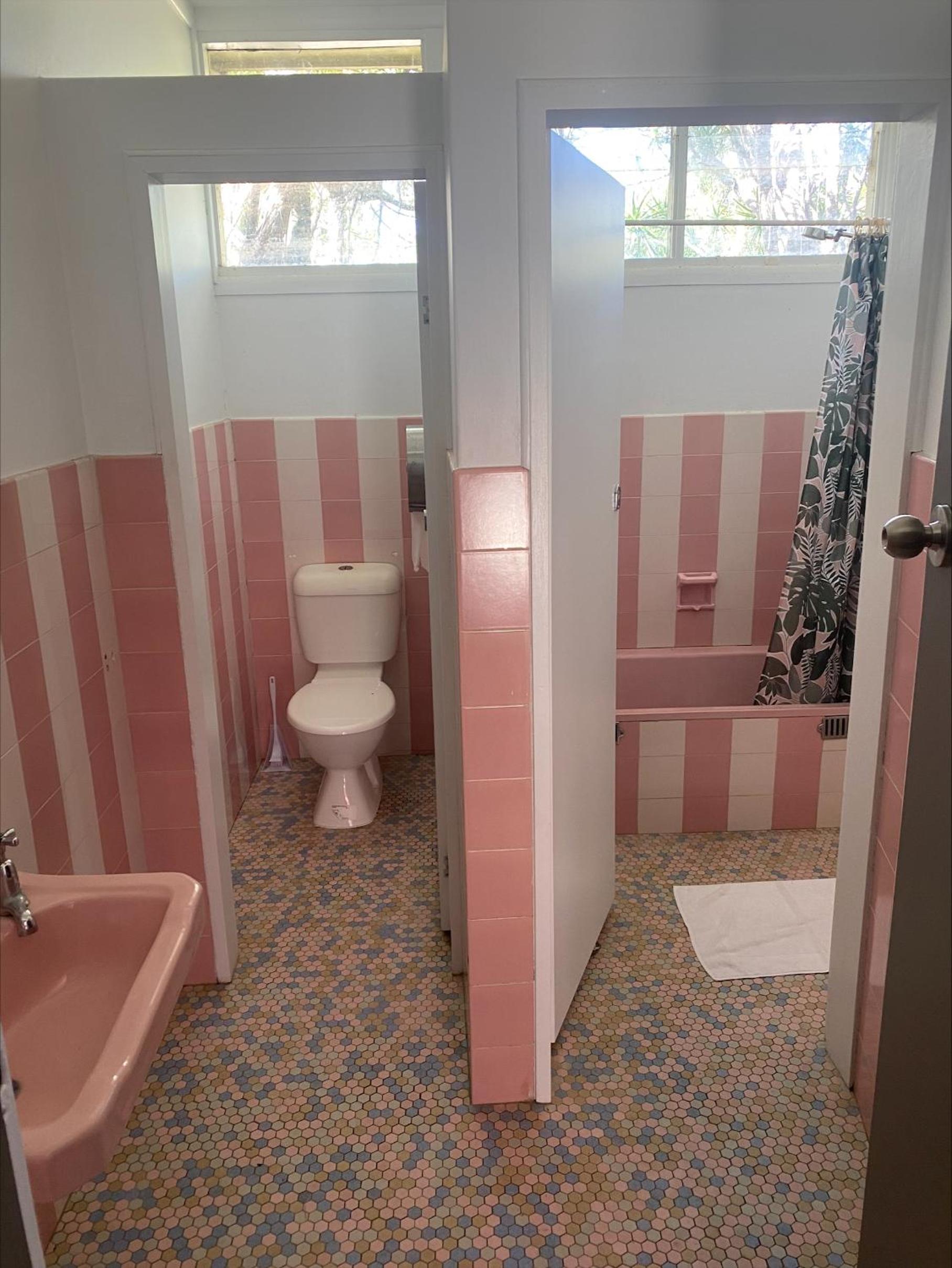 Double Room with Shared Bathroom photo 3