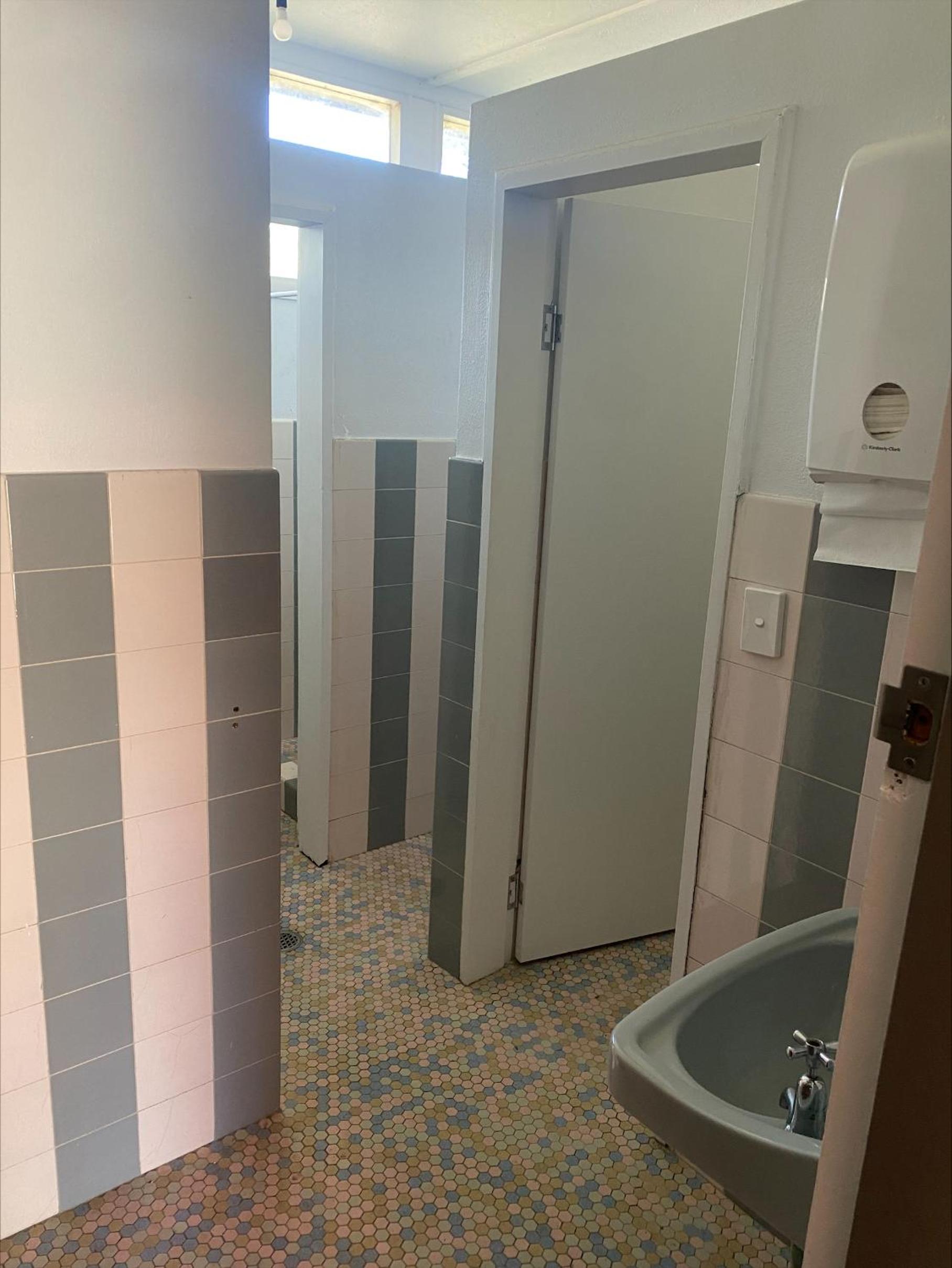 Double Room with Shared Bathroom photo 2