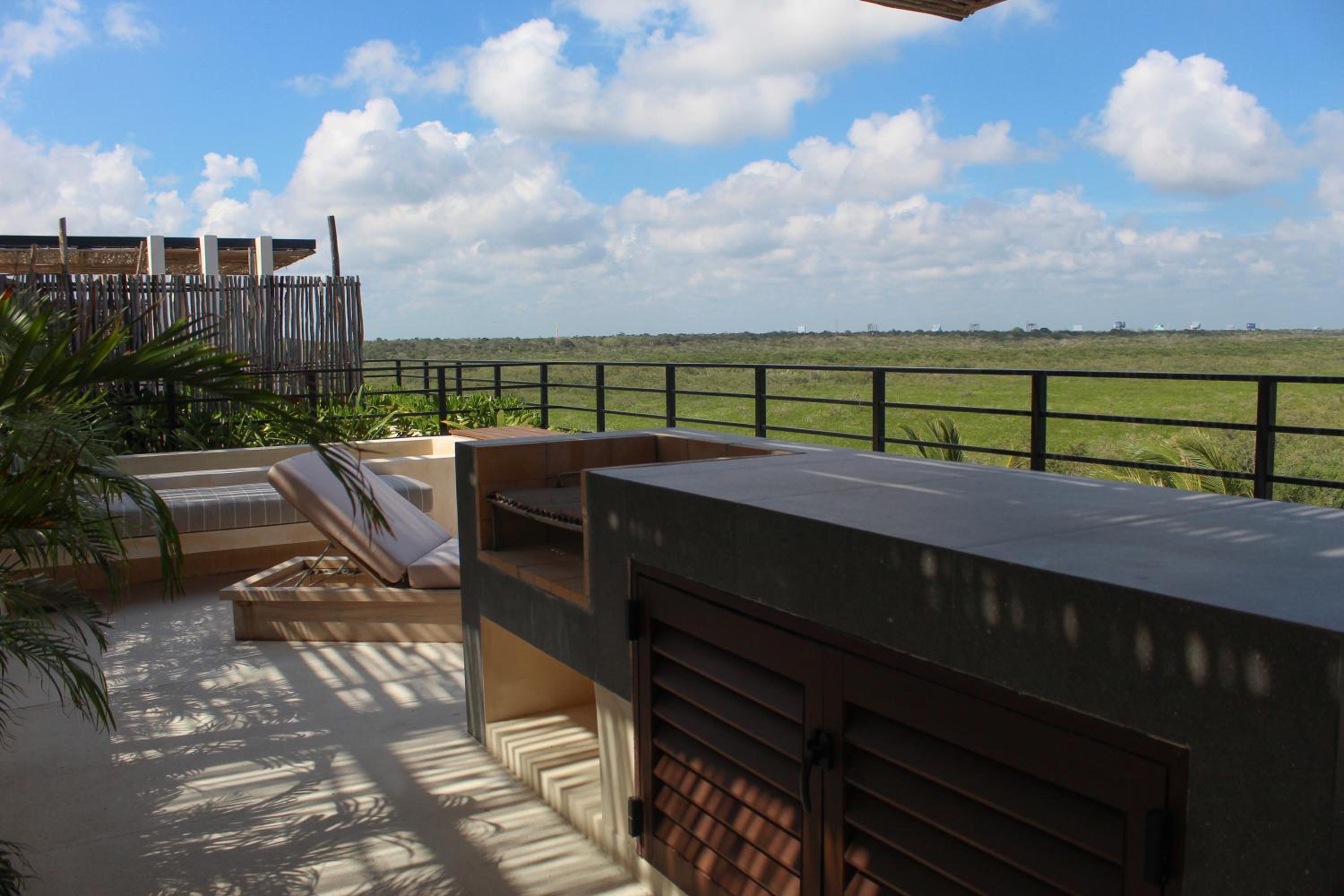 Two-Bedroom Apartment with Ocean View - Photo 4