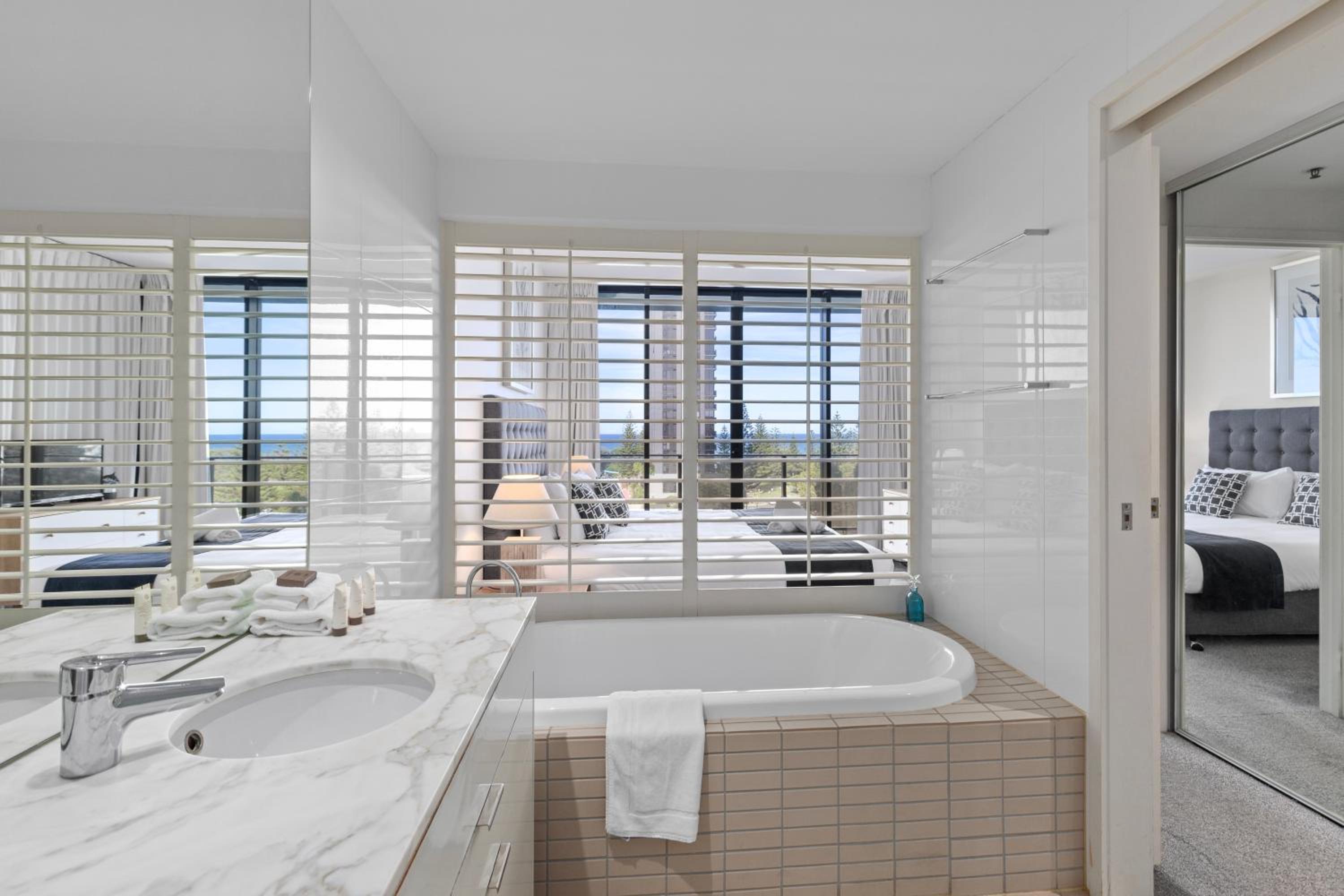 One-Bedroom Apartment with Garden View - Photo 9