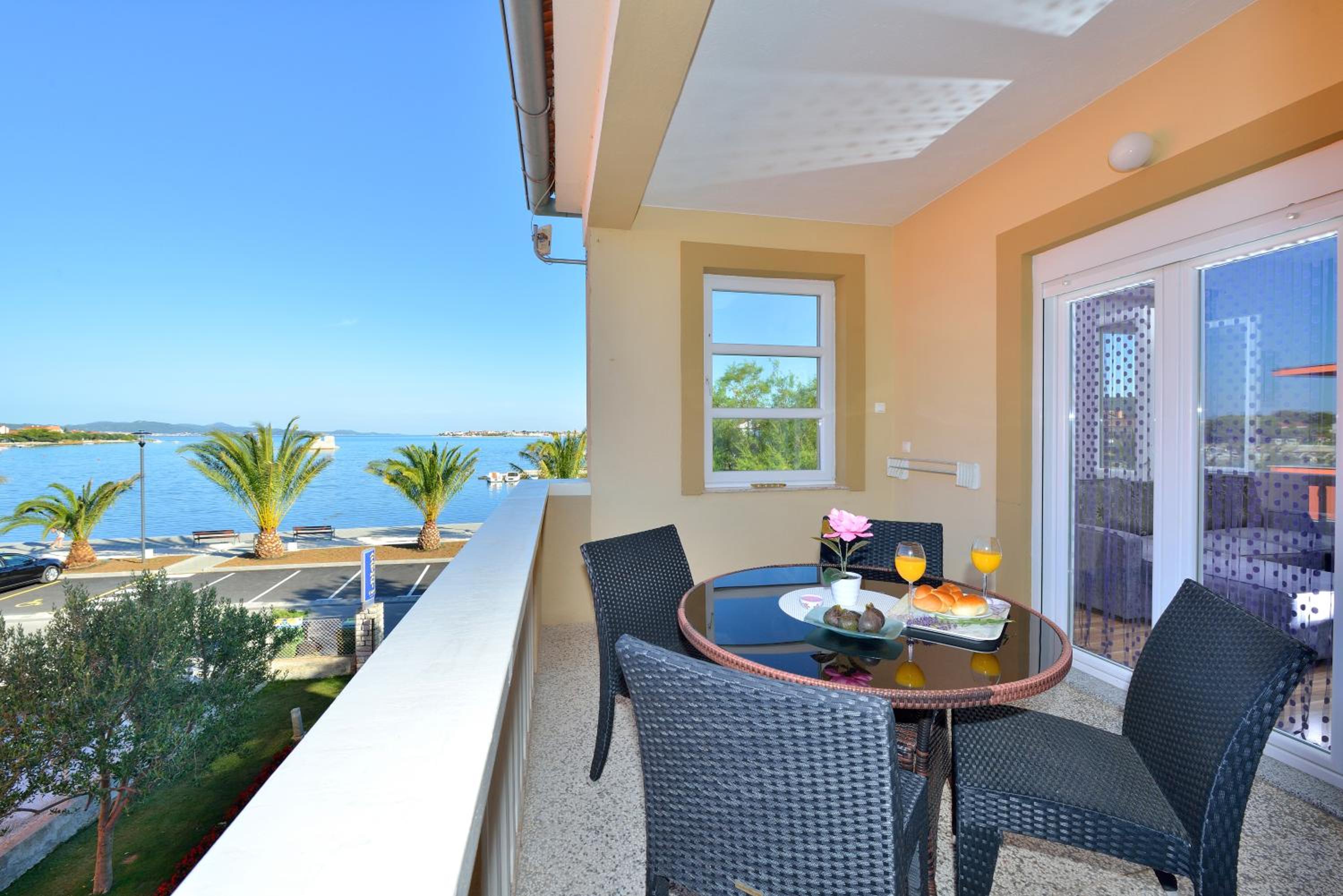 Deluxe One-Bedroom Apartment with Balcony  - Photo 3