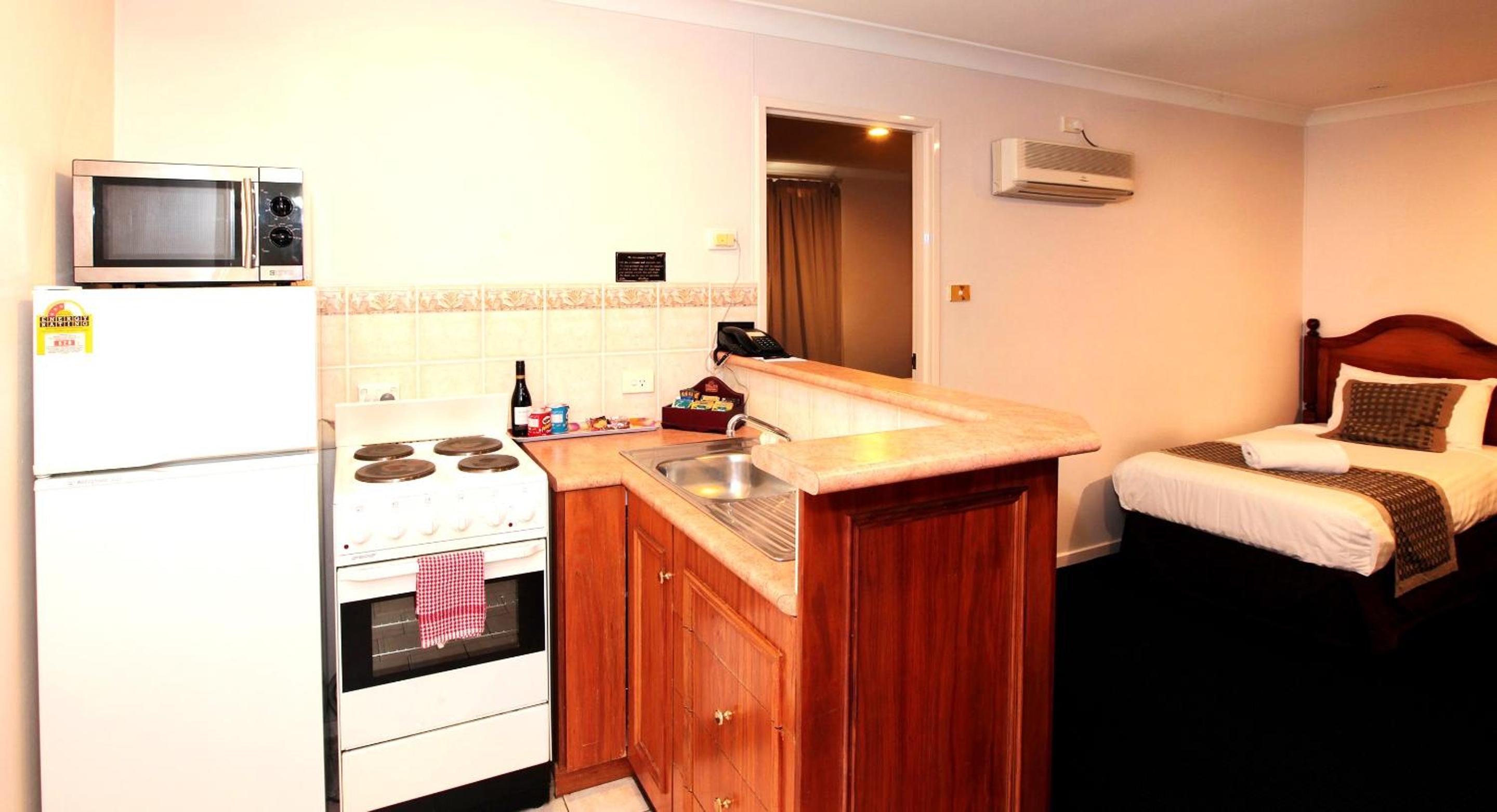 One-Bedroom Family Suite photo 3